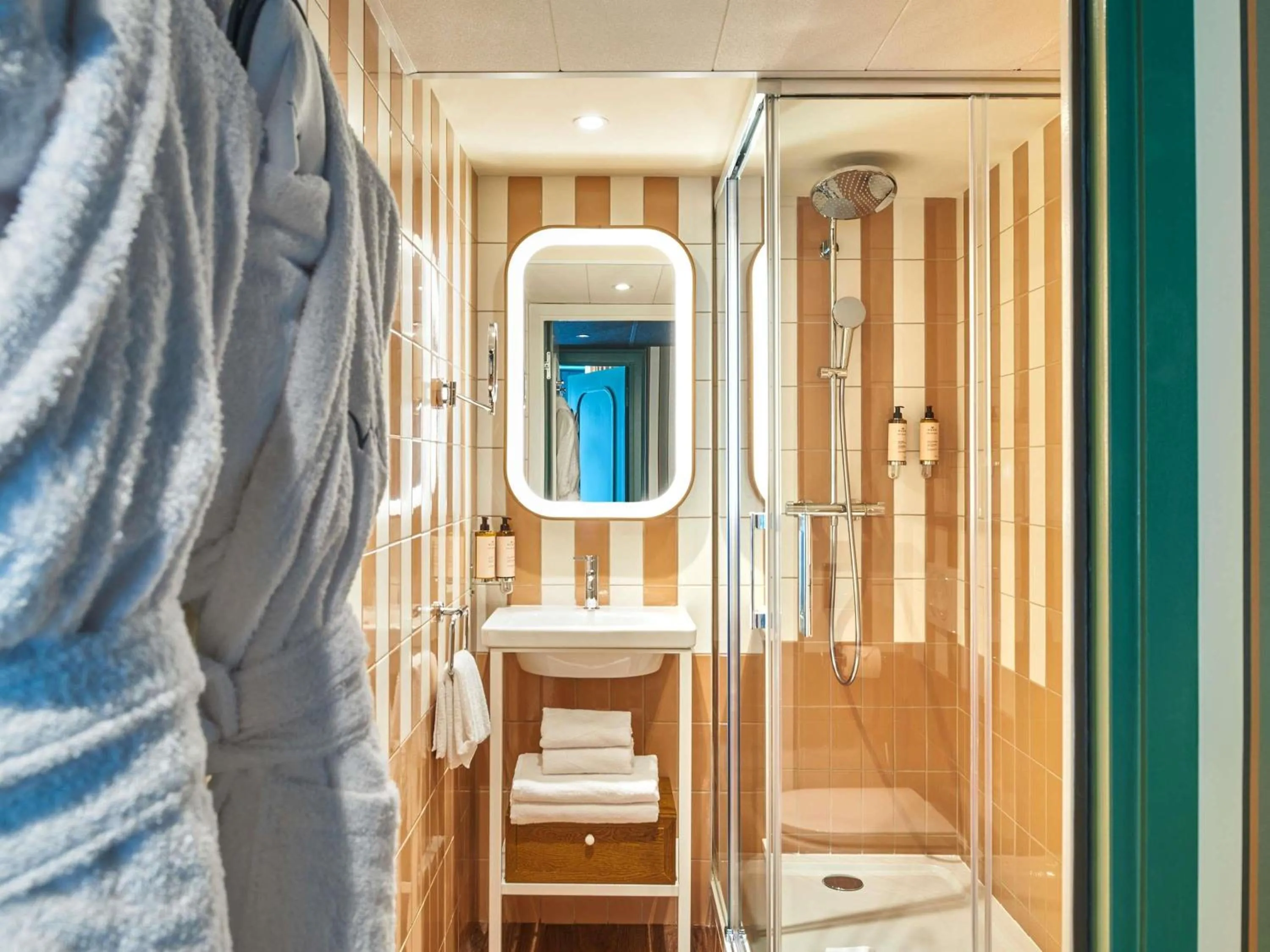 Bedroom in Mercure Paris Butte Montmartre Basilique