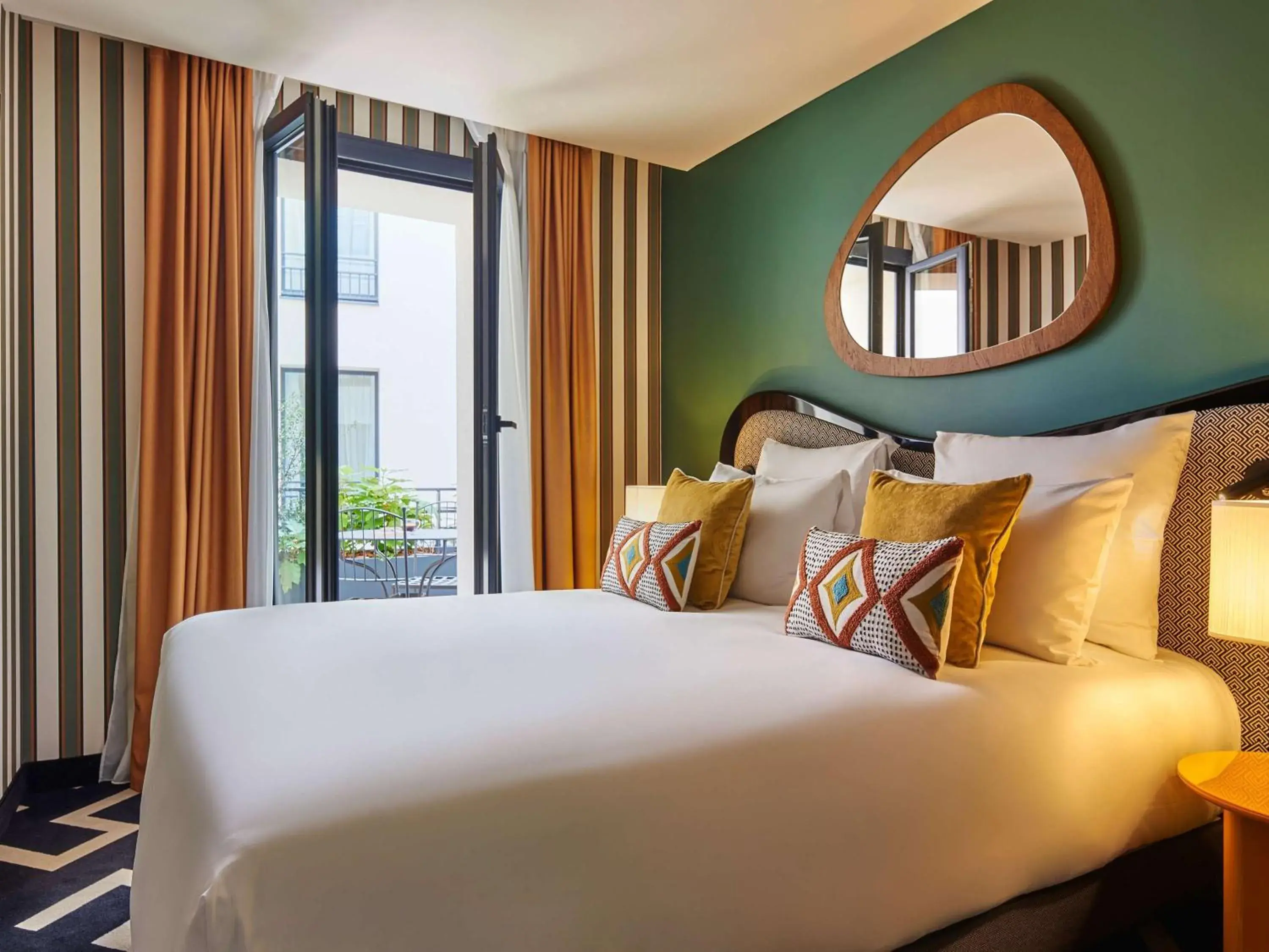 Bedroom, Bed in Mercure Paris Butte Montmartre Basilique Bedroom, Bed in Mercure Paris Butte Montmartre Basilique