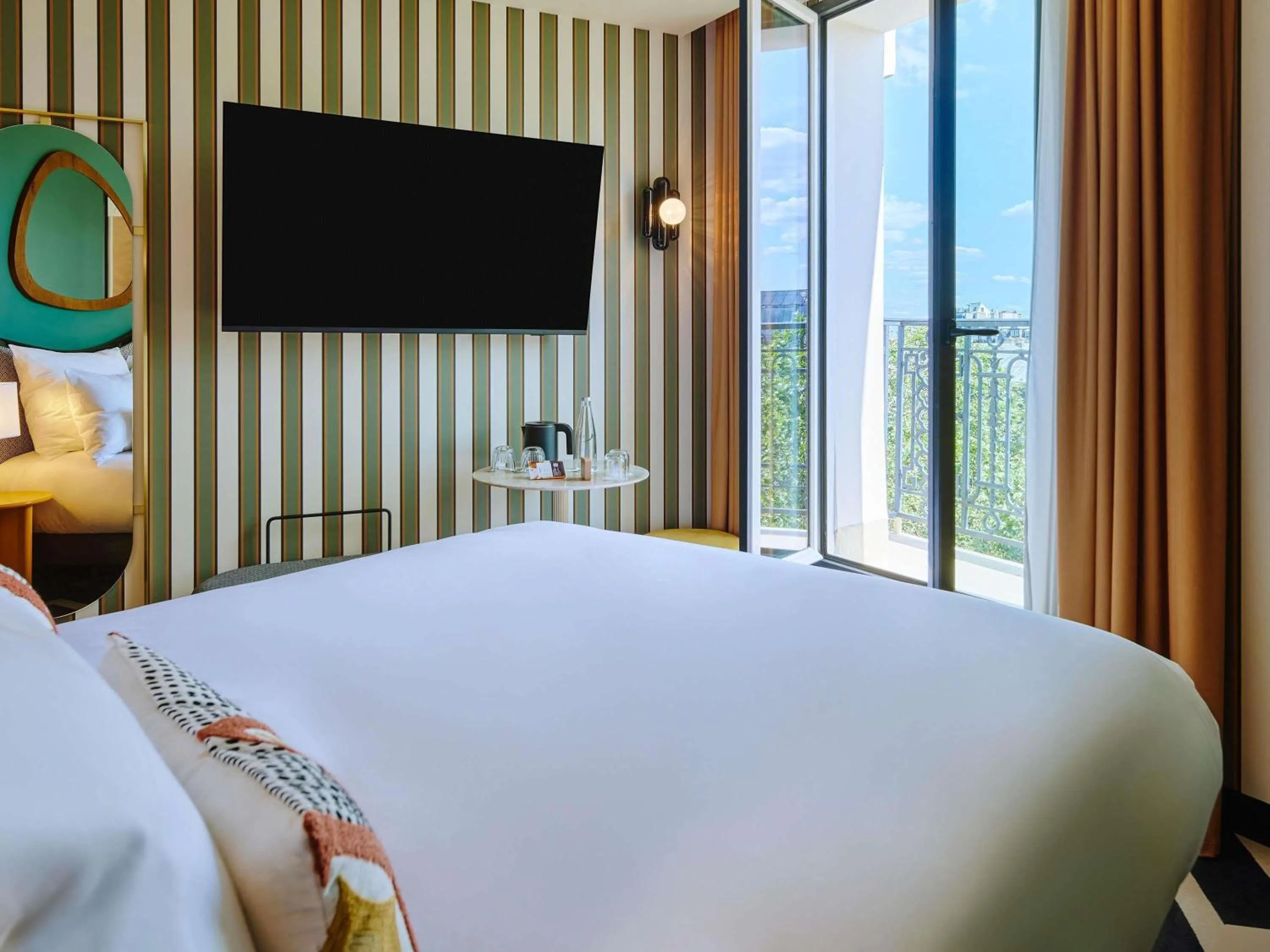 Bedroom, Bed in Mercure Paris Butte Montmartre Basilique