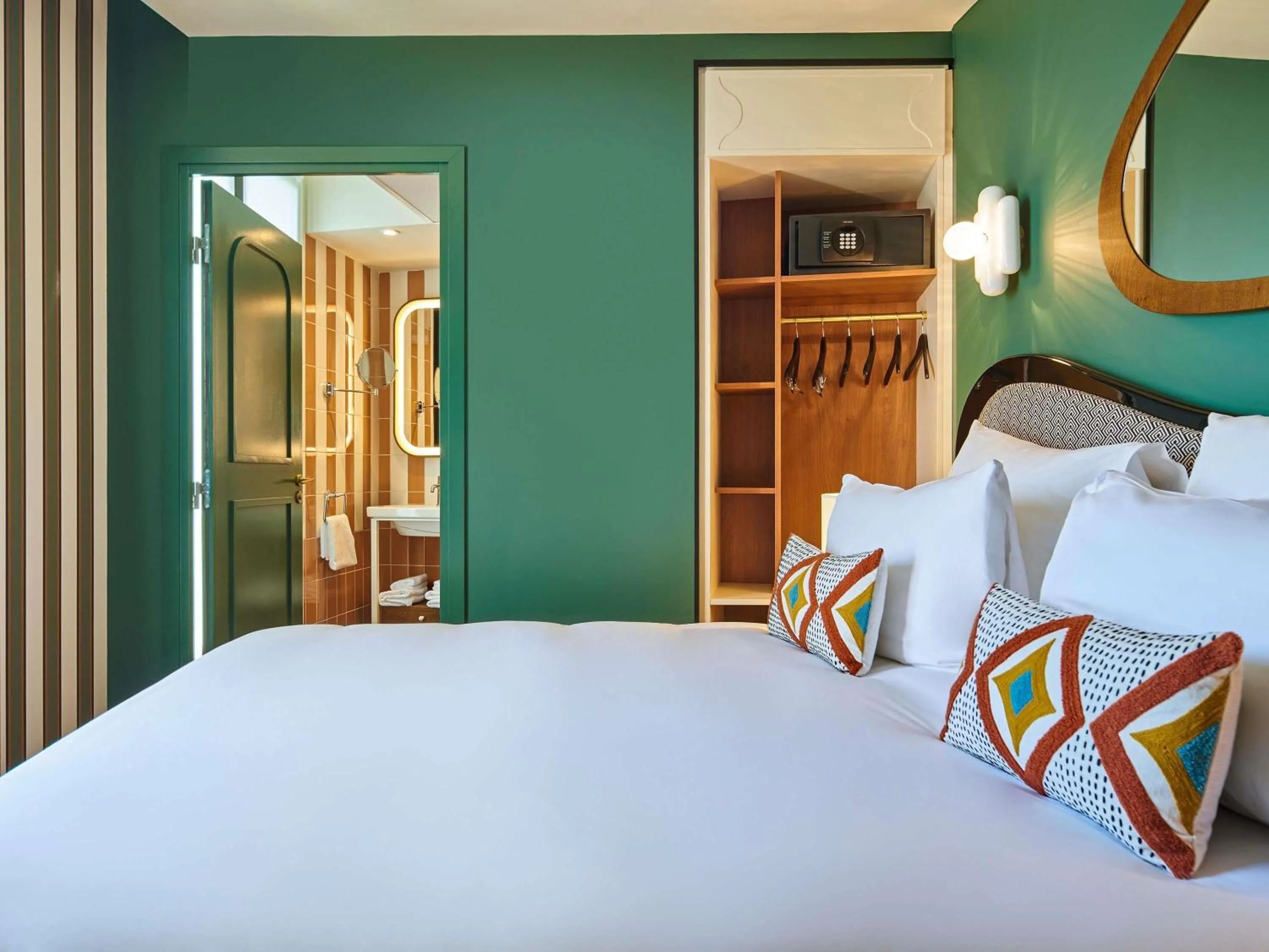 Bedroom, Bed in Mercure Paris Butte Montmartre Basilique