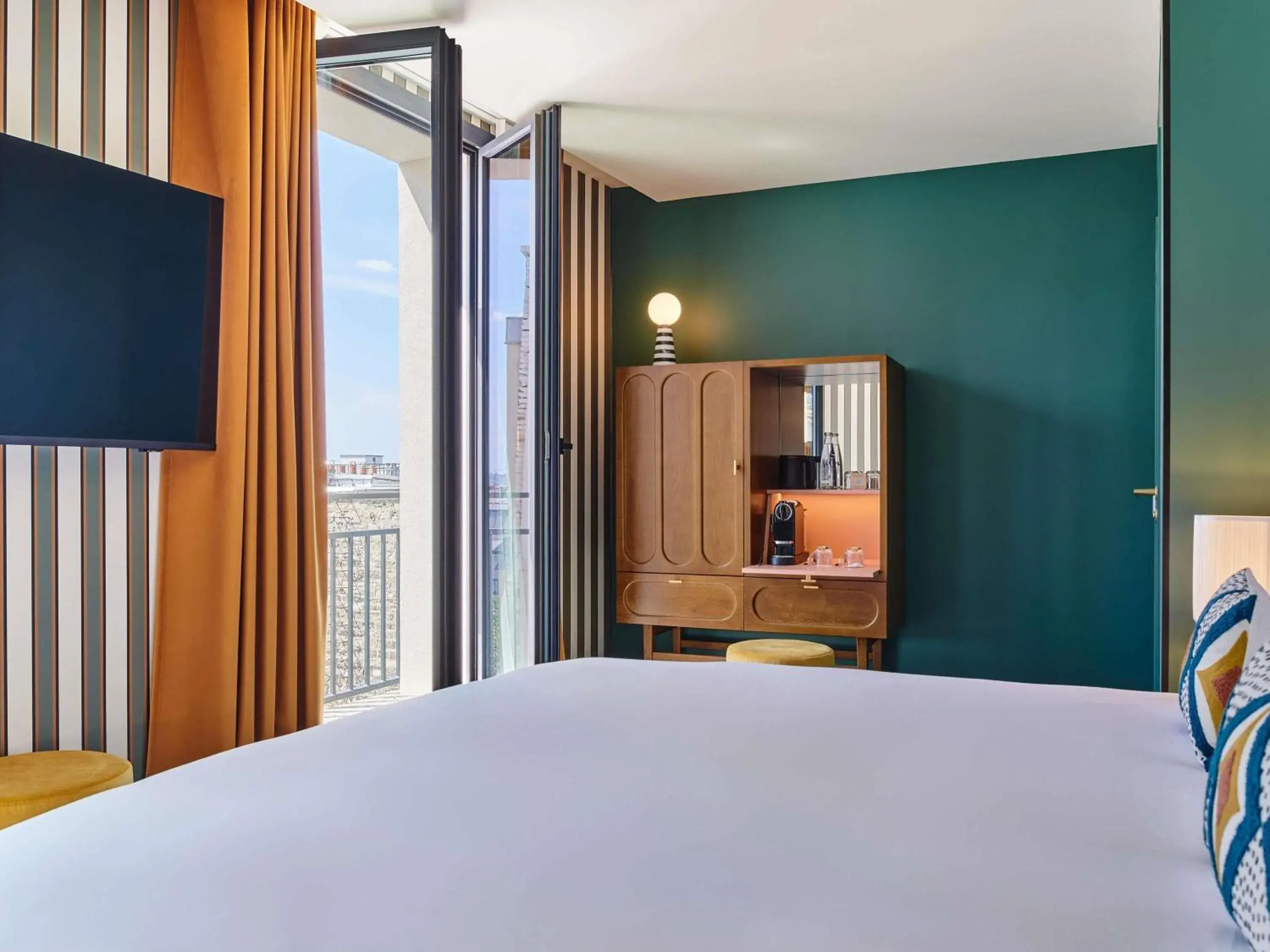 Bedroom, Bed in Mercure Paris Butte Montmartre Basilique Bedroom, Bed in Mercure Paris Butte Montmartre Basilique