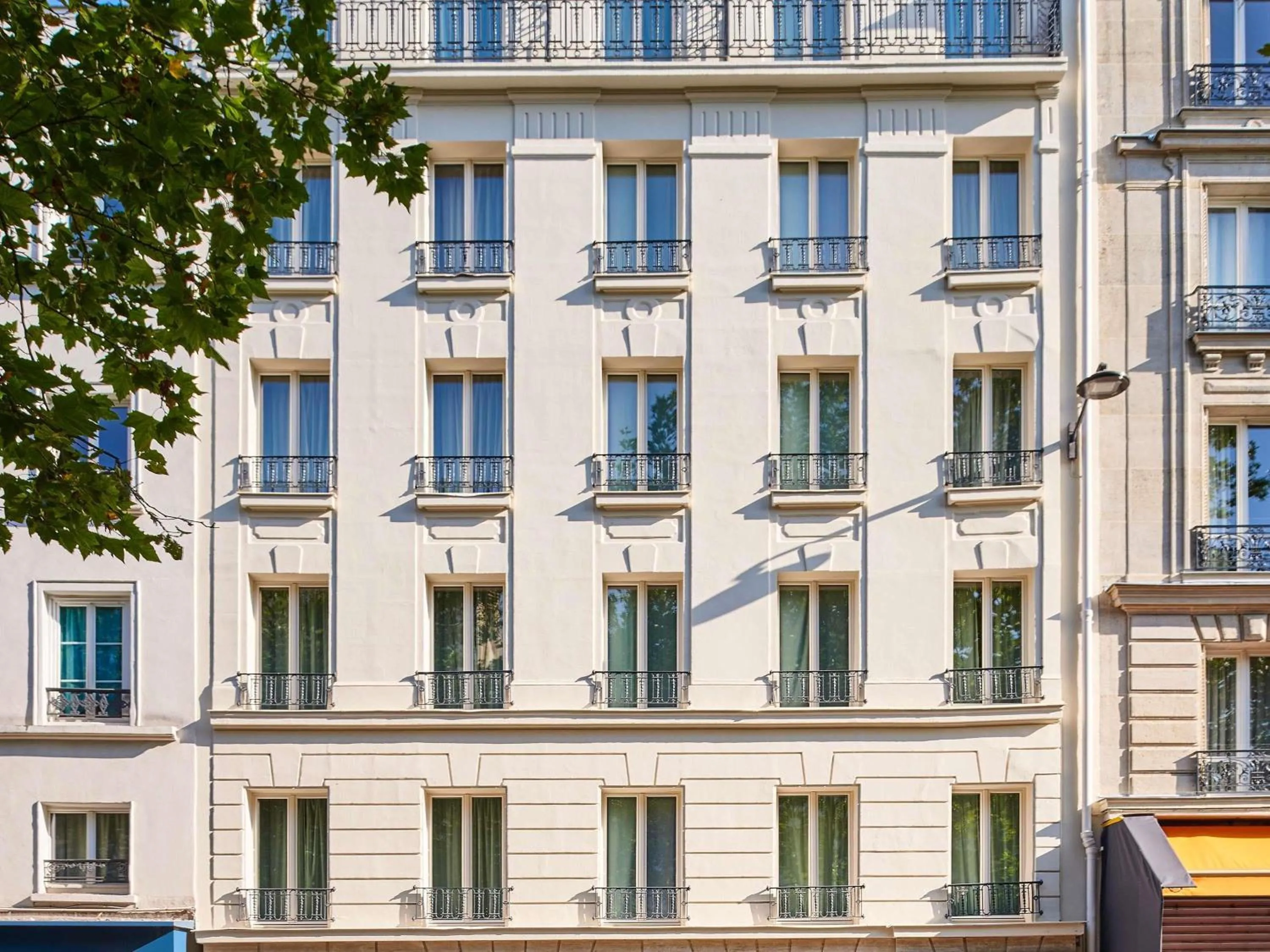 Property building in Mercure Paris Butte Montmartre Basilique