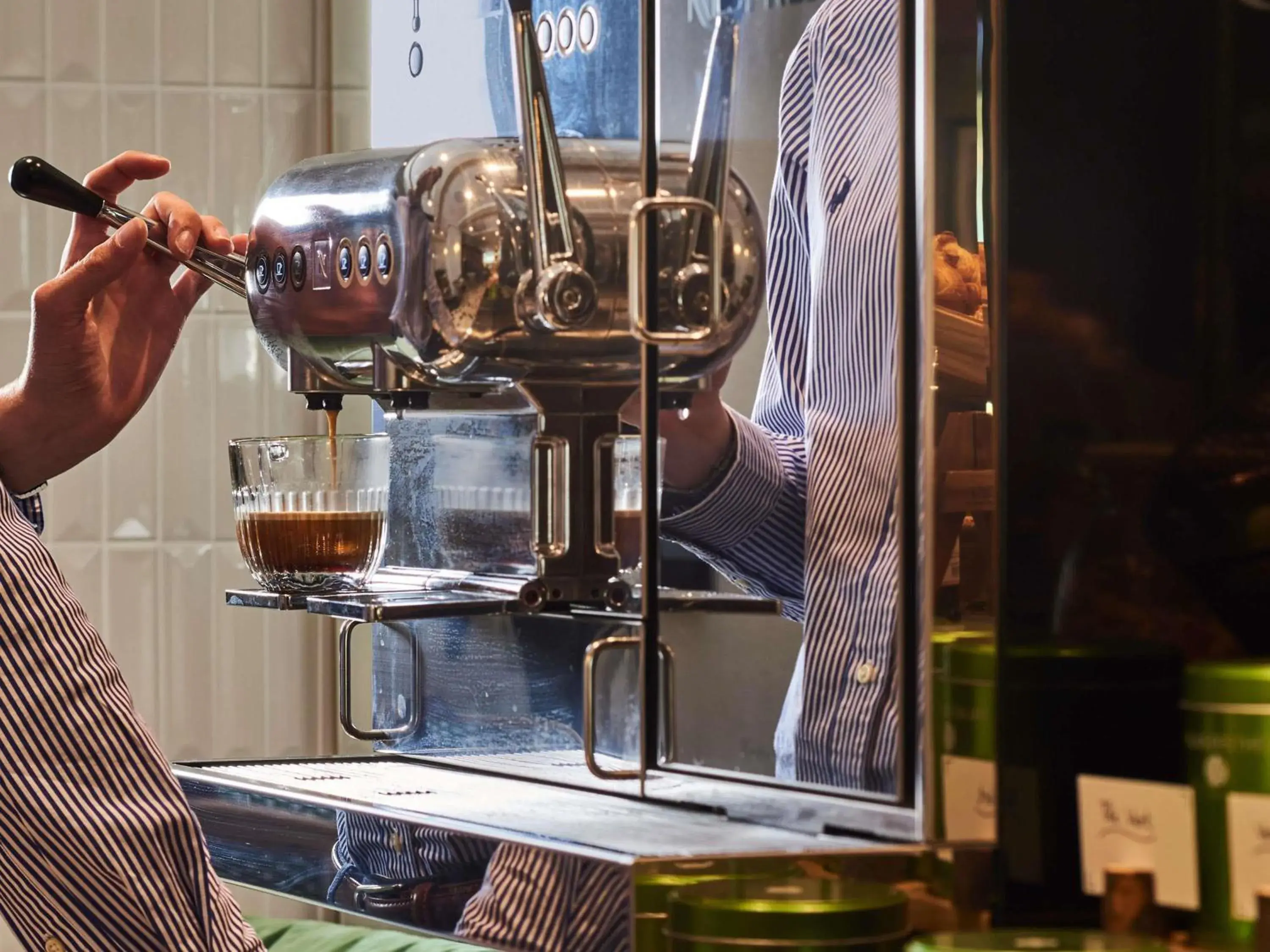 Lounge or bar in Mercure Paris Butte Montmartre Basilique Lounge or bar in Mercure Paris Butte Montmartre Basilique