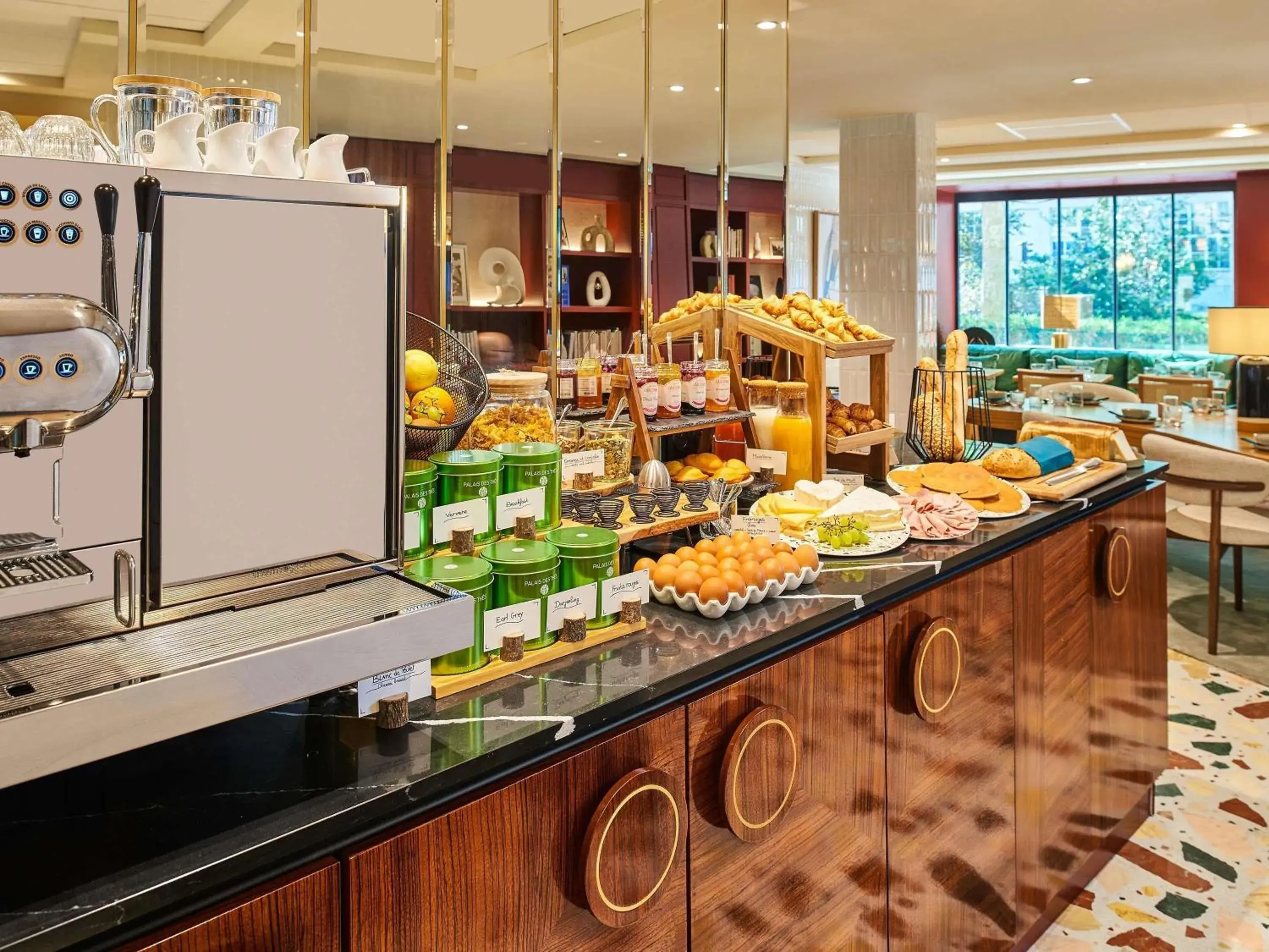 Property building in Mercure Paris Butte Montmartre Basilique Property building in Mercure Paris Butte Montmartre Basilique