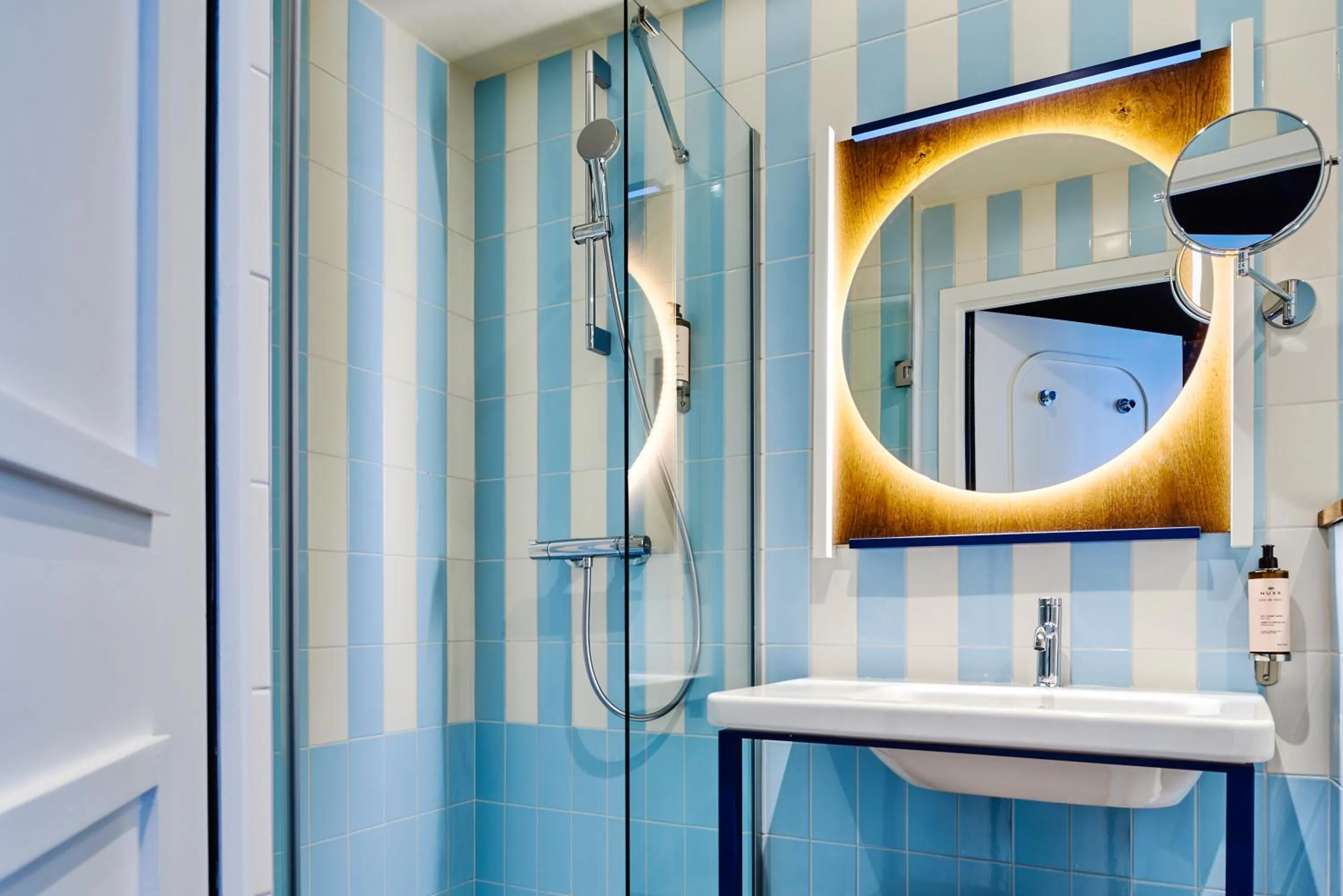 Bathroom in Mercure Paris Butte Montmartre Basilique