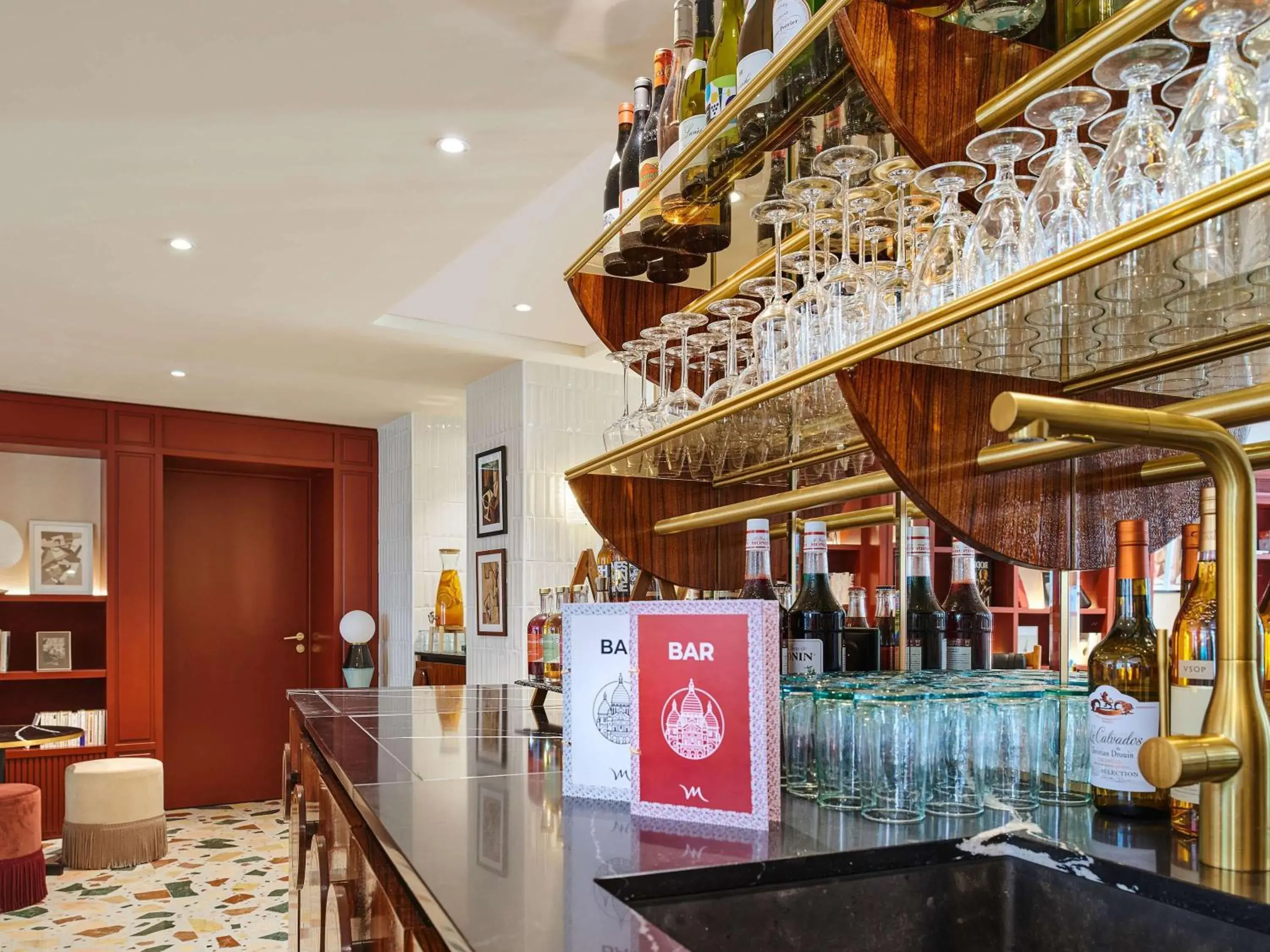 Lounge or bar in Mercure Paris Butte Montmartre Basilique Lounge or bar in Mercure Paris Butte Montmartre Basilique