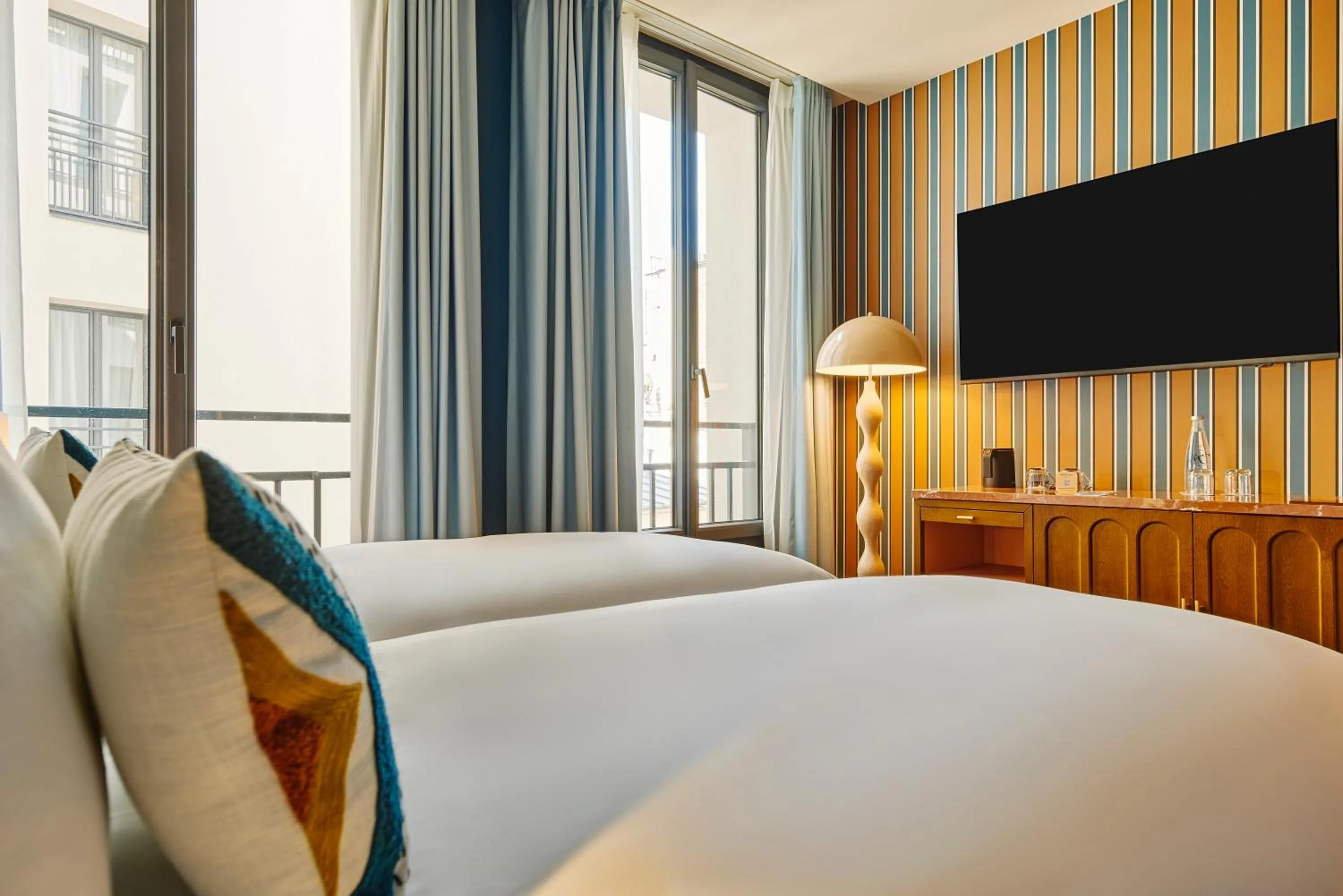 Bed in Mercure Paris Butte Montmartre Basilique