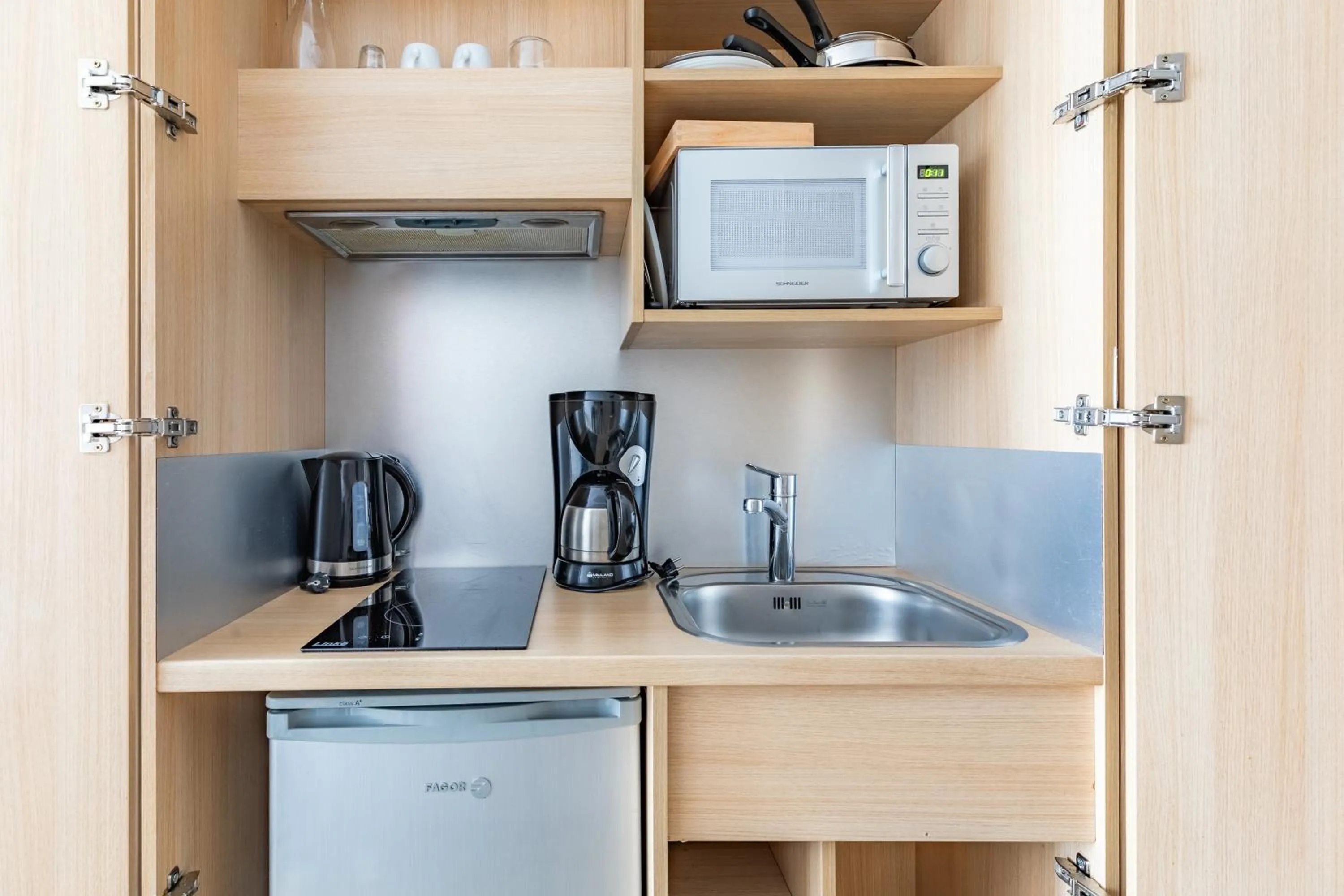 Kitchen or kitchenette in Appart'City Classic Reims Parc des Expositions