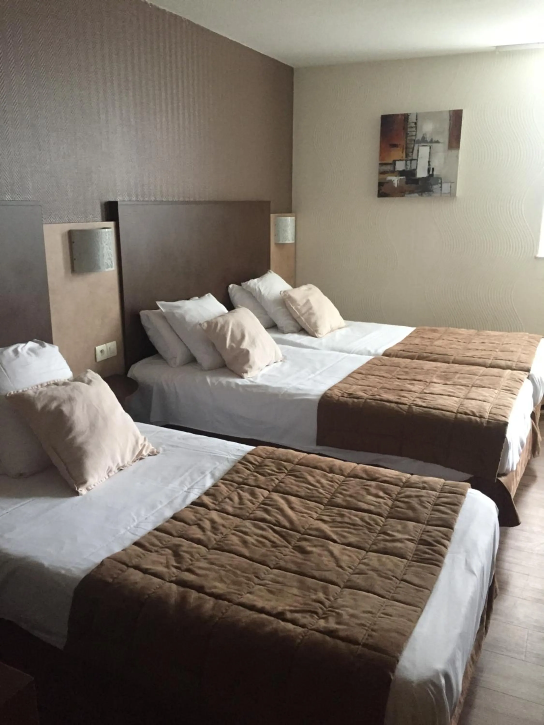 Property building, Bed in Le Pavillon de Rouen