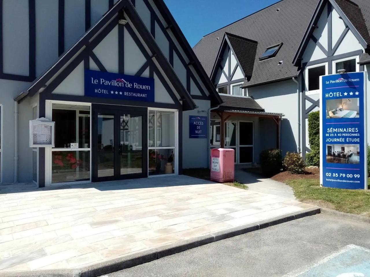 Property building in Le Pavillon de Rouen