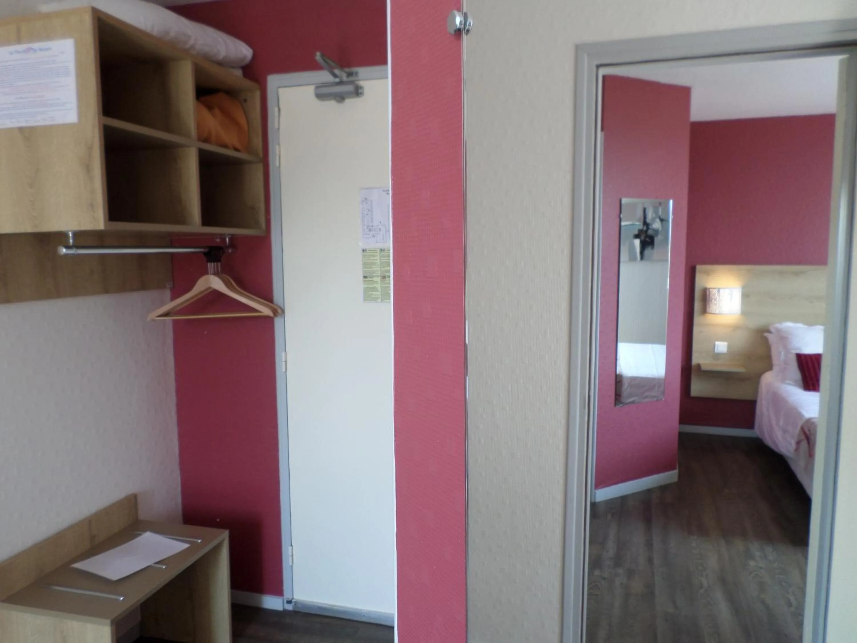 Bedroom, Bed in Le Pavillon de Rouen