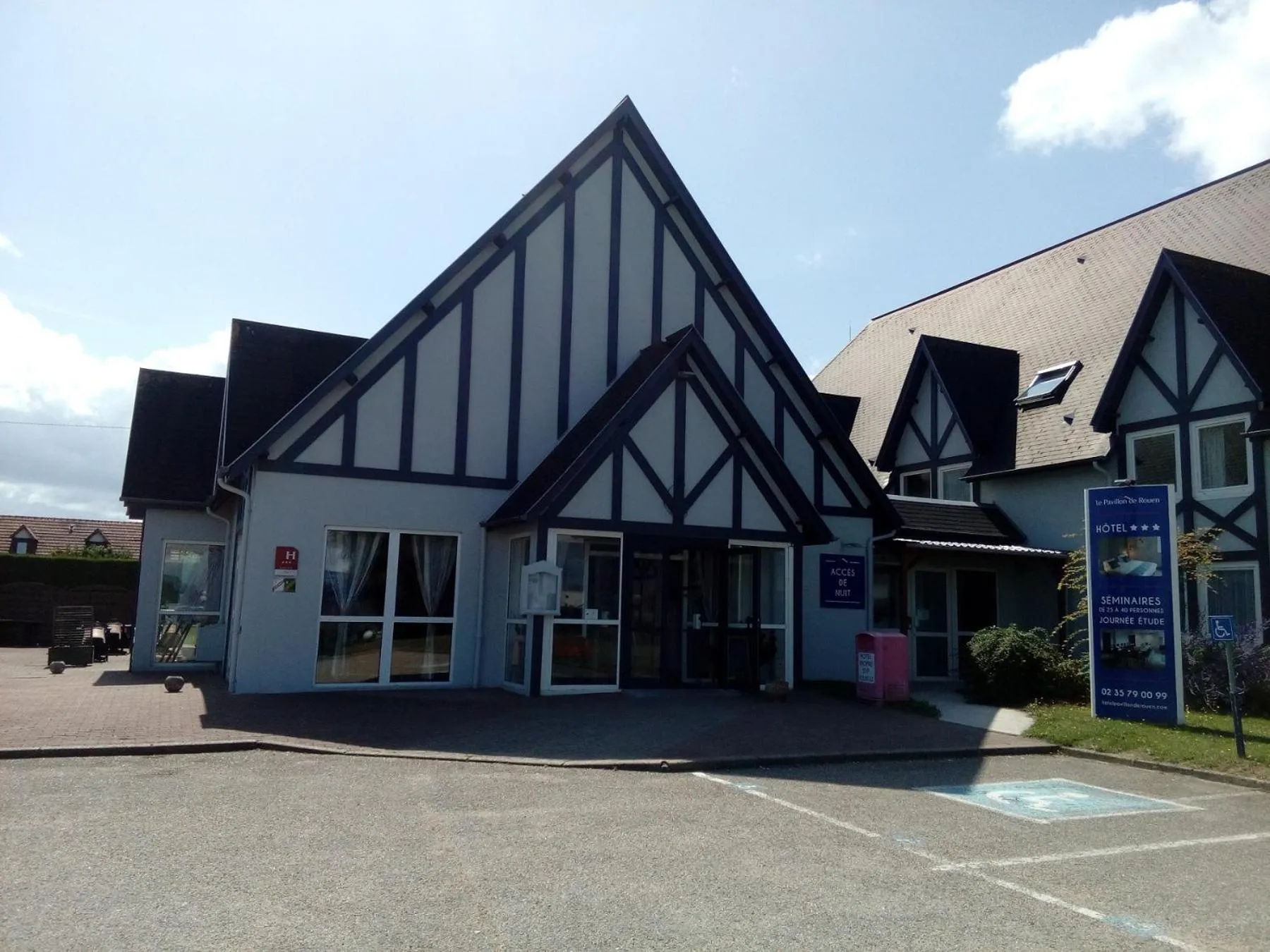 Property building in Le Pavillon de Rouen