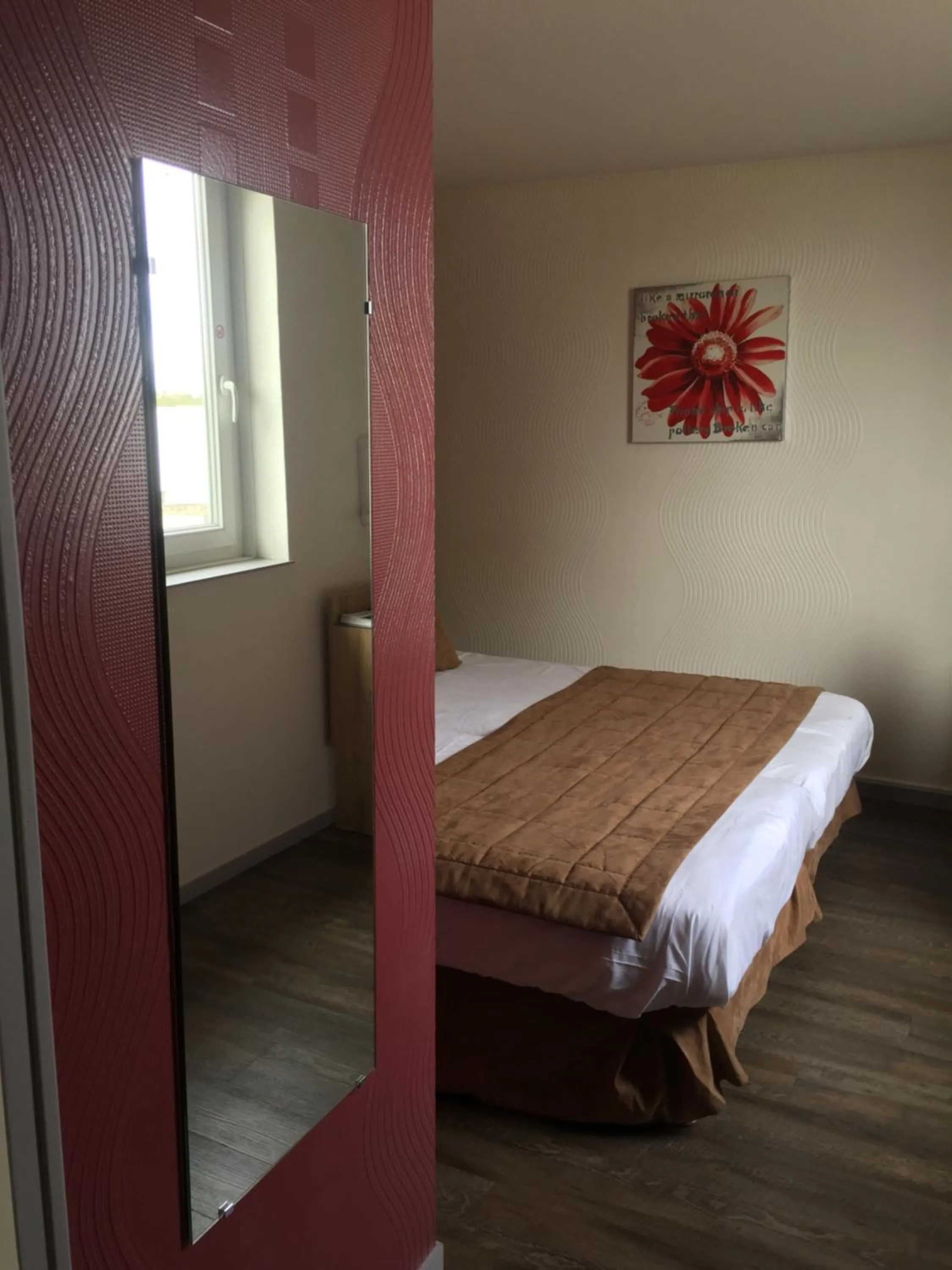 Property building, Bed in Le Pavillon de Rouen