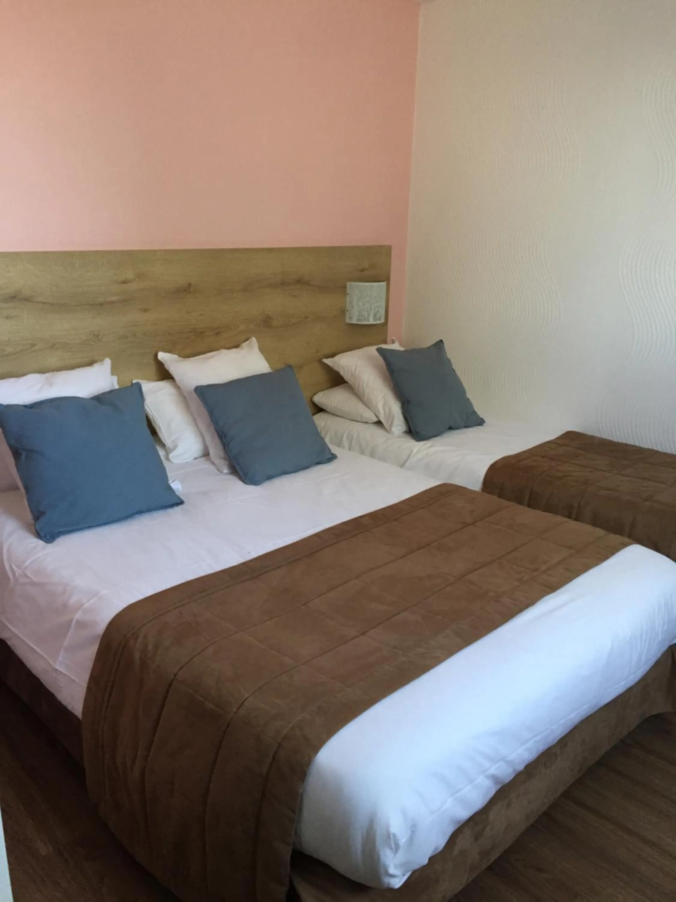 Property building, Bed in Le Pavillon de Rouen