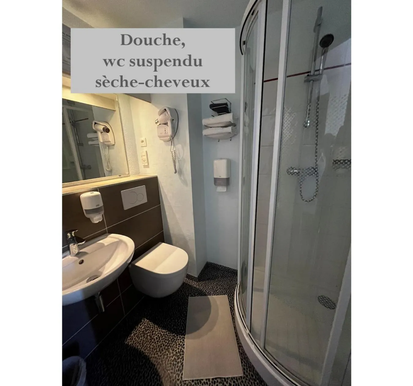 Bathroom in Le Pavillon de Rouen