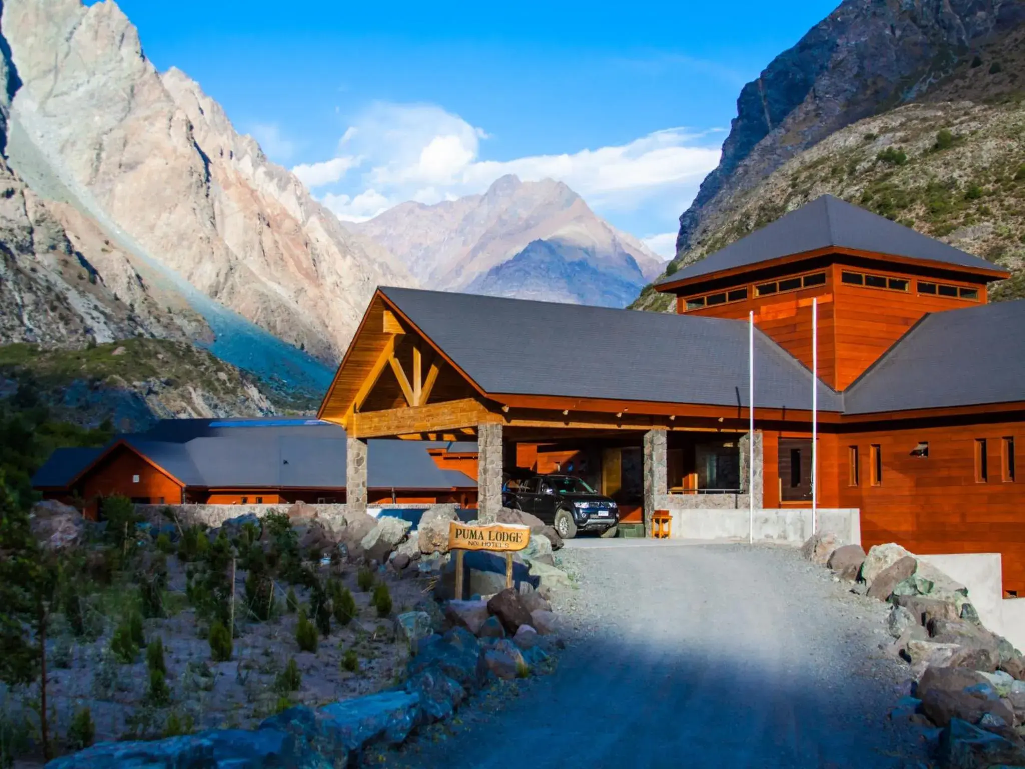 Facade/entrance in NOI Puma Lodge Facade/entrance in NOI Puma Lodge