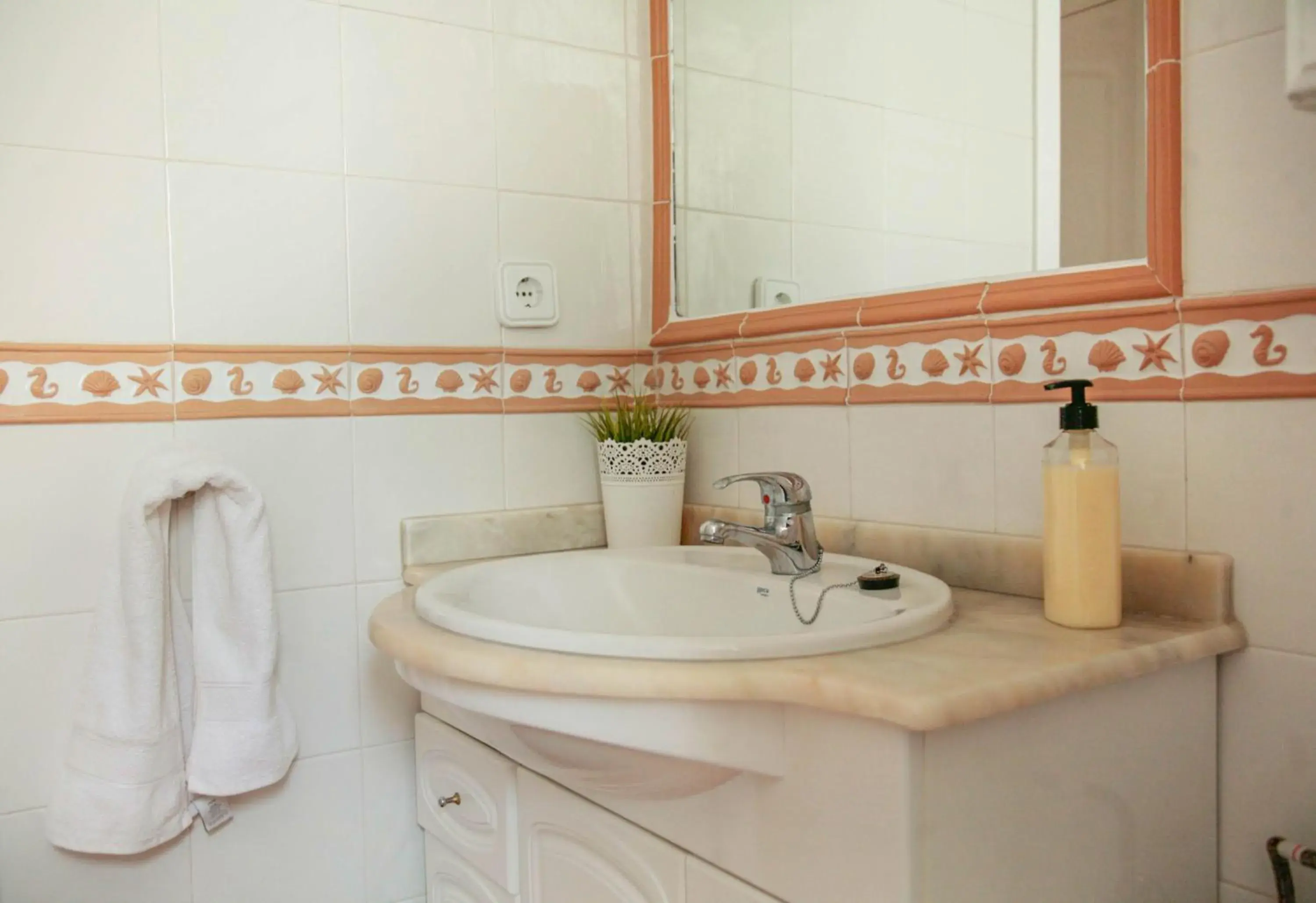 Twin Room with Shared Bathroom in Casa Lanjaron Twin Room with Shared Bathroom in Casa Lanjaron