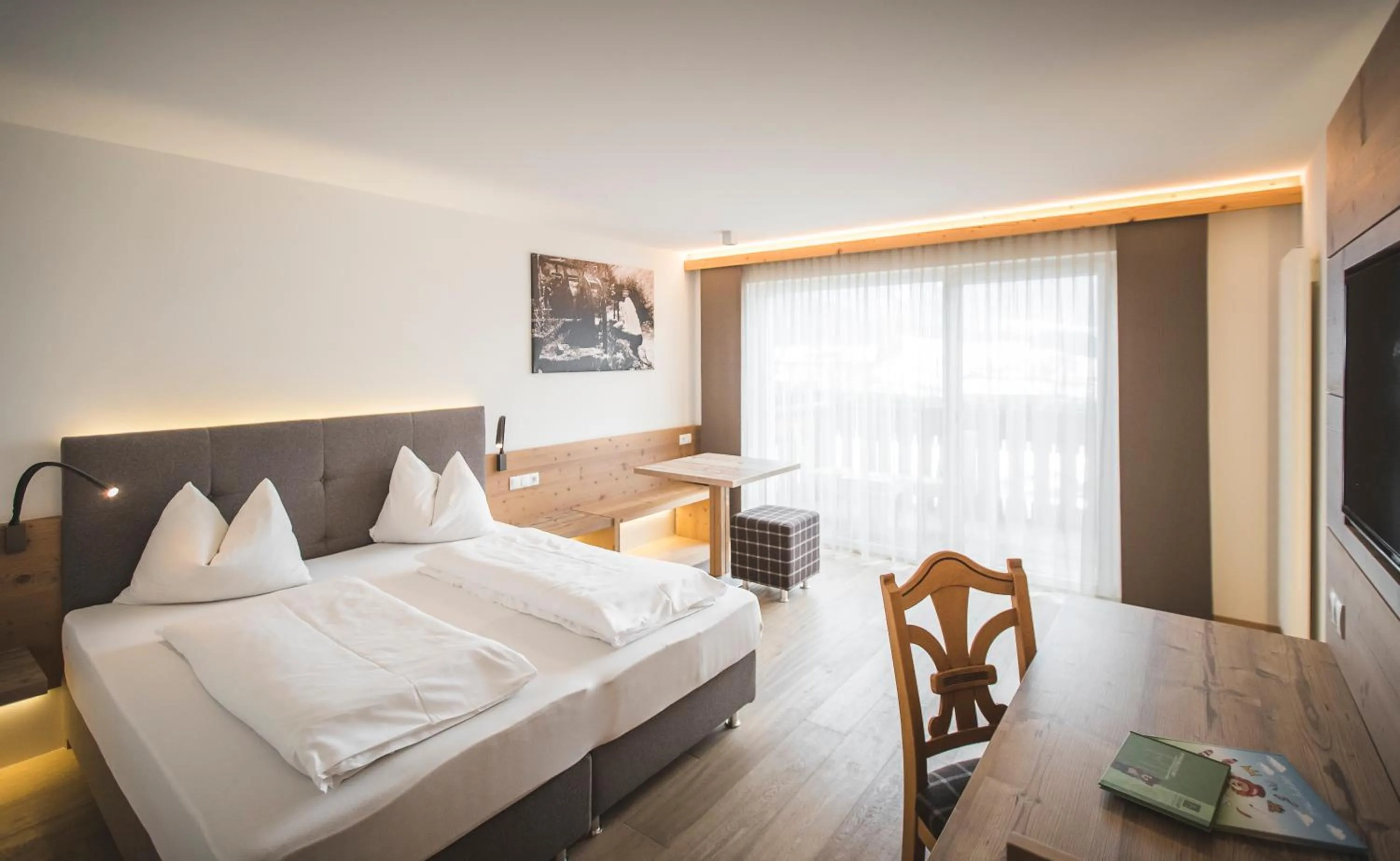 Bed in Hotel Alpenhof