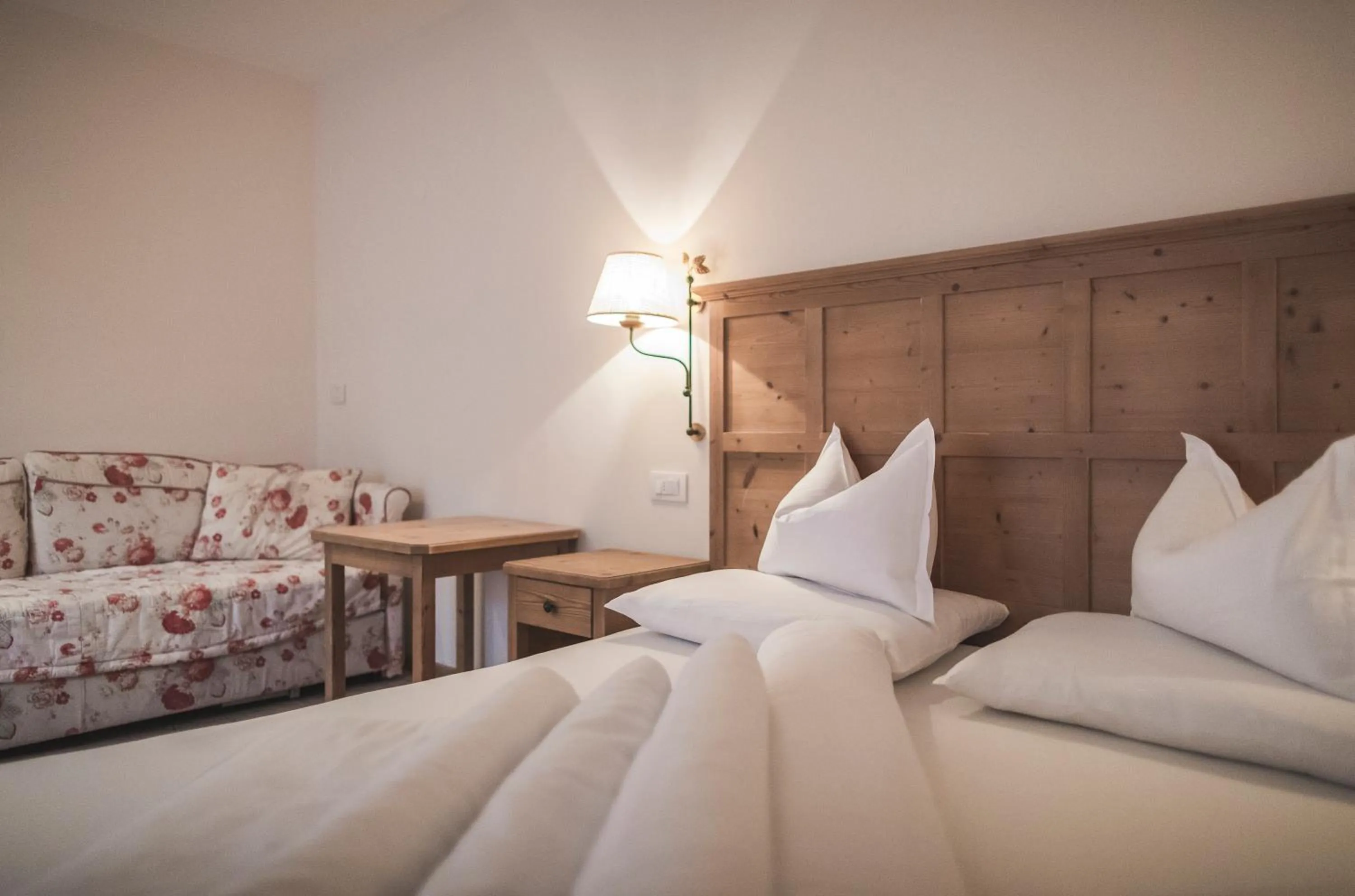 Bed in Hotel Alpenhof