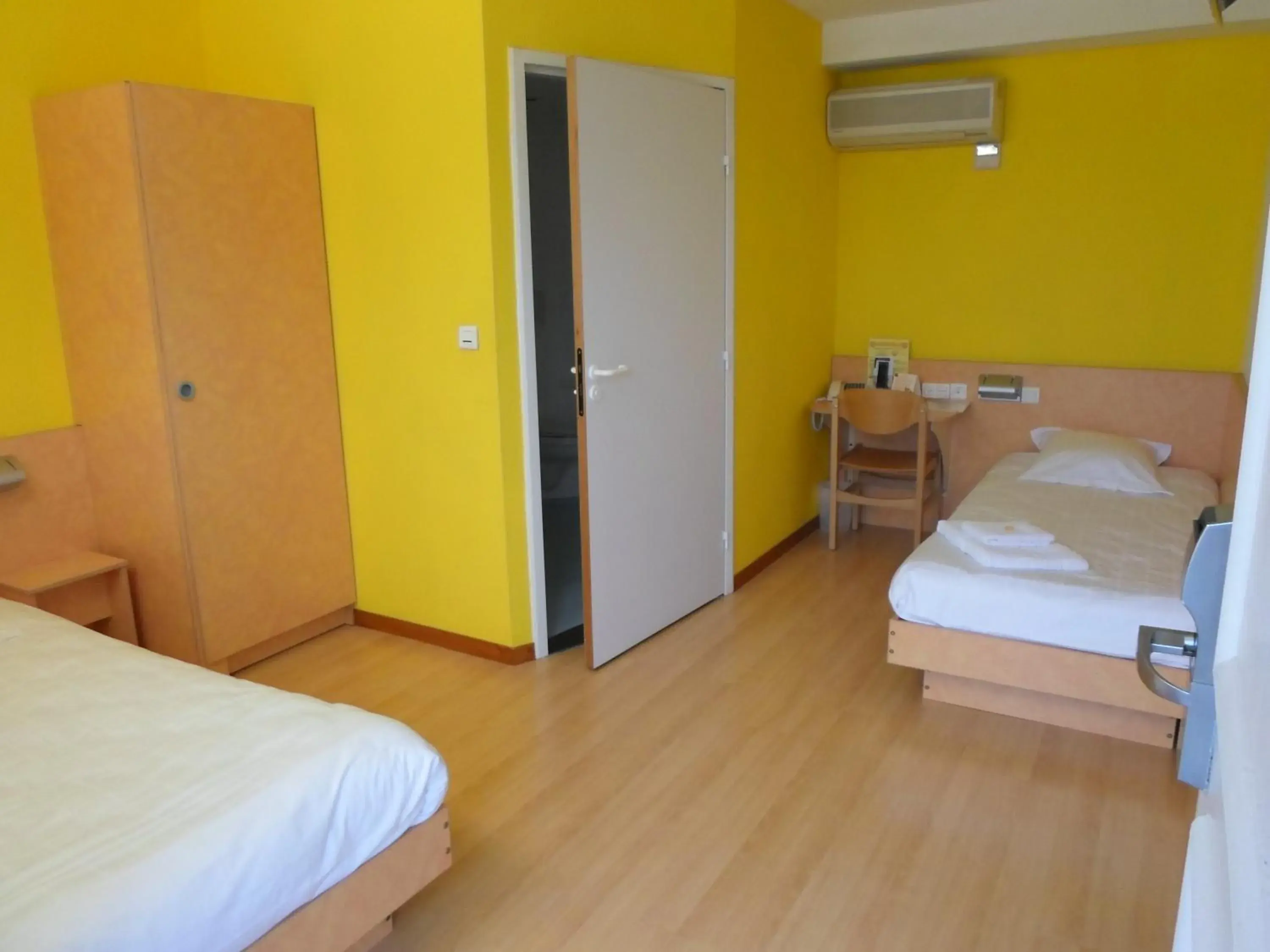 Bed in The Originals Access, Hôtel Saint-Flour Bed in The Originals Access, Hôtel Saint-Flour