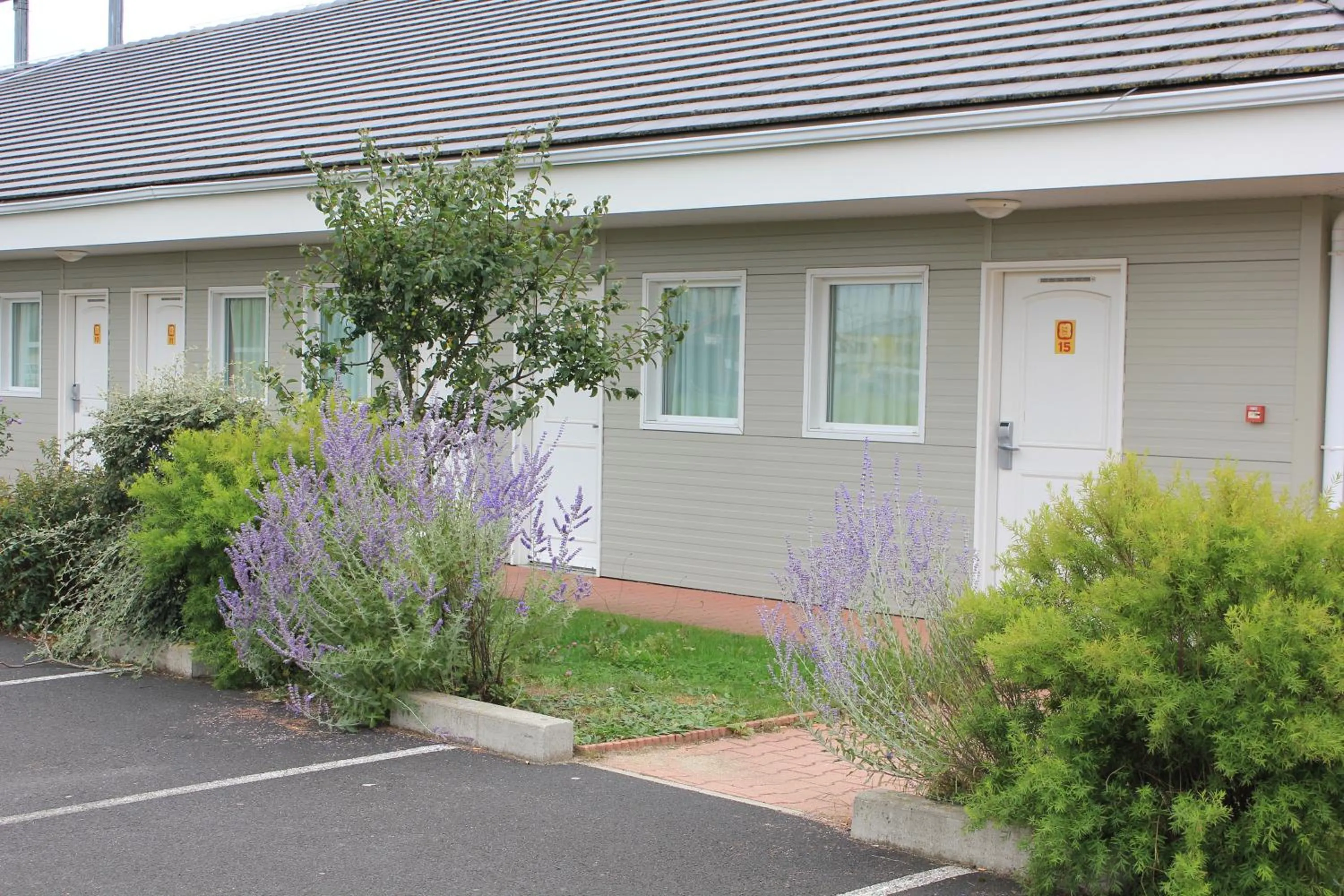 Facade/entrance in The Originals Access, Hôtel Saint-Flour