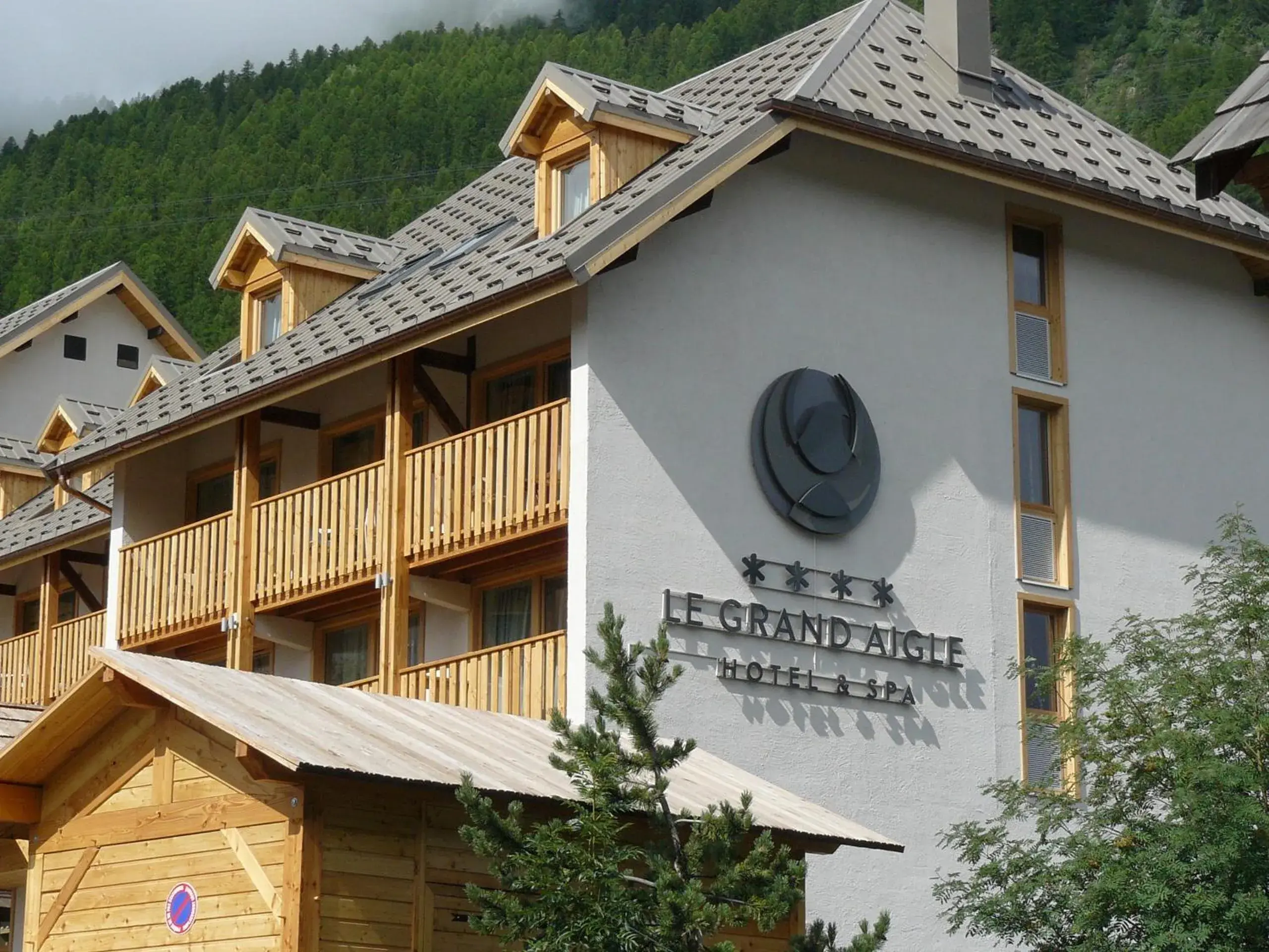 Facade/entrance in Le Grand Aigle Hotel & Spa**** Facade/entrance in Le Grand Aigle Hotel & Spa****