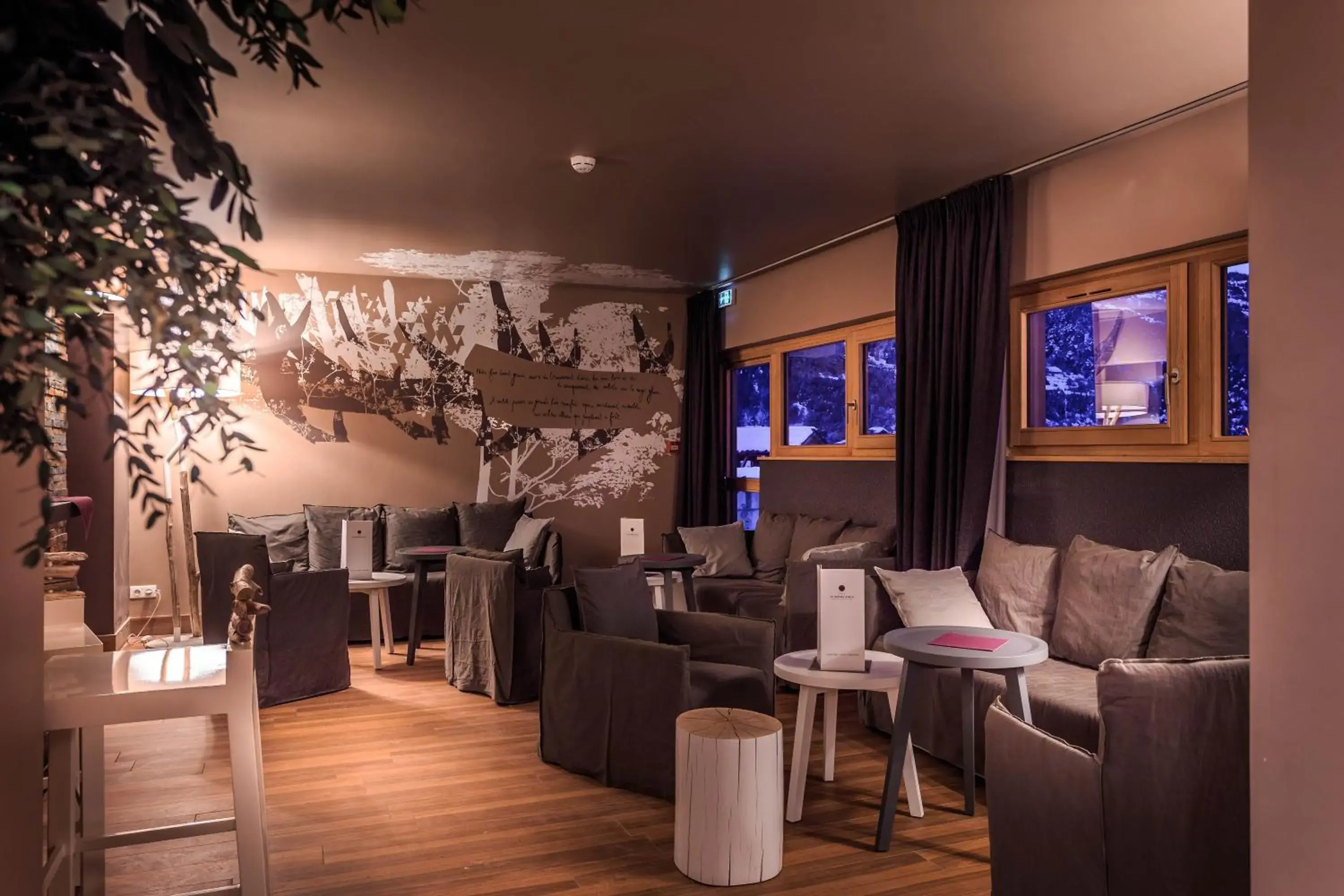 Lounge or bar in Le Grand Aigle Hotel & Spa**** Lounge or bar in Le Grand Aigle Hotel & Spa****