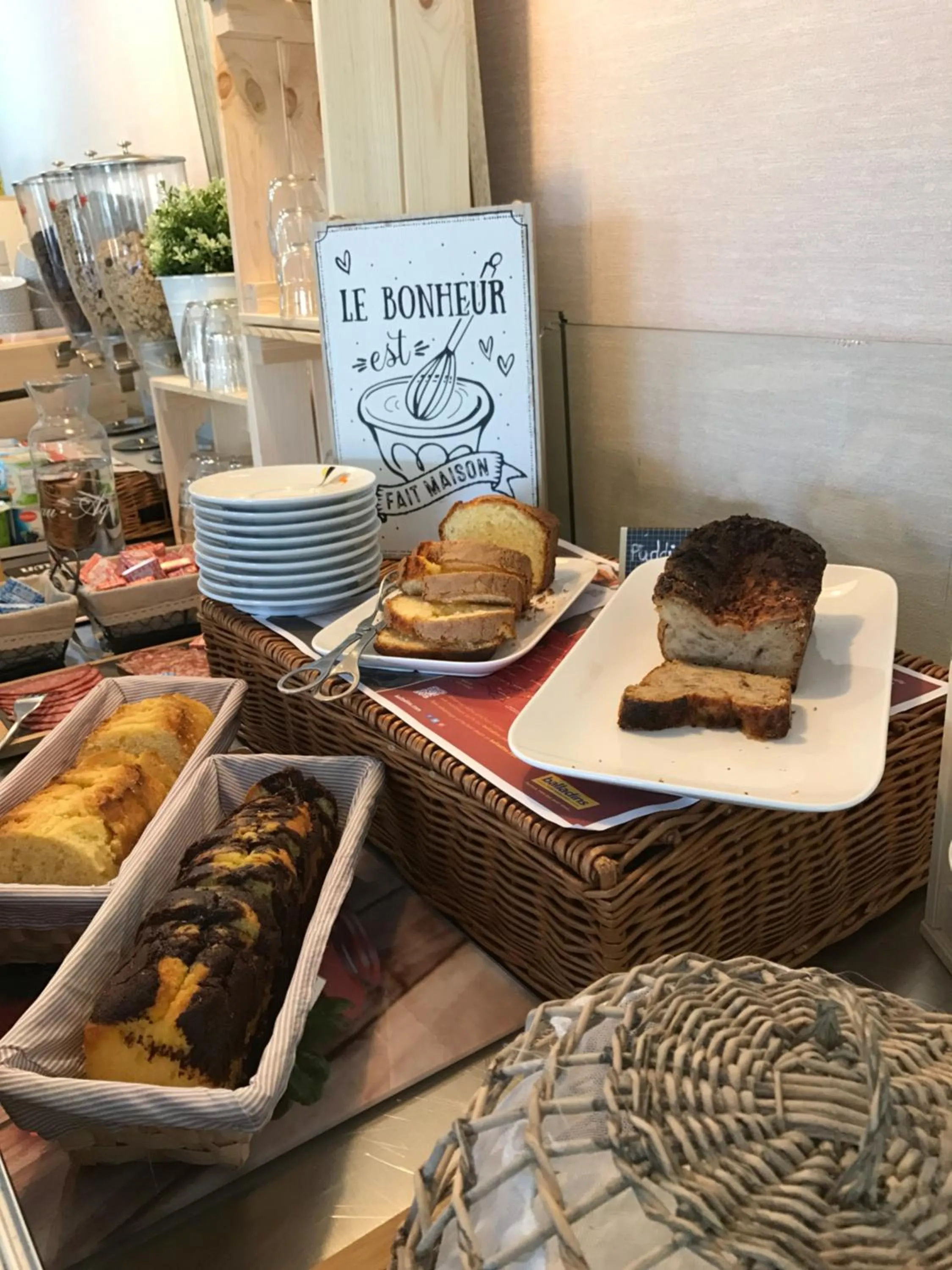 Food and drinks in Kyriad Direct Agen