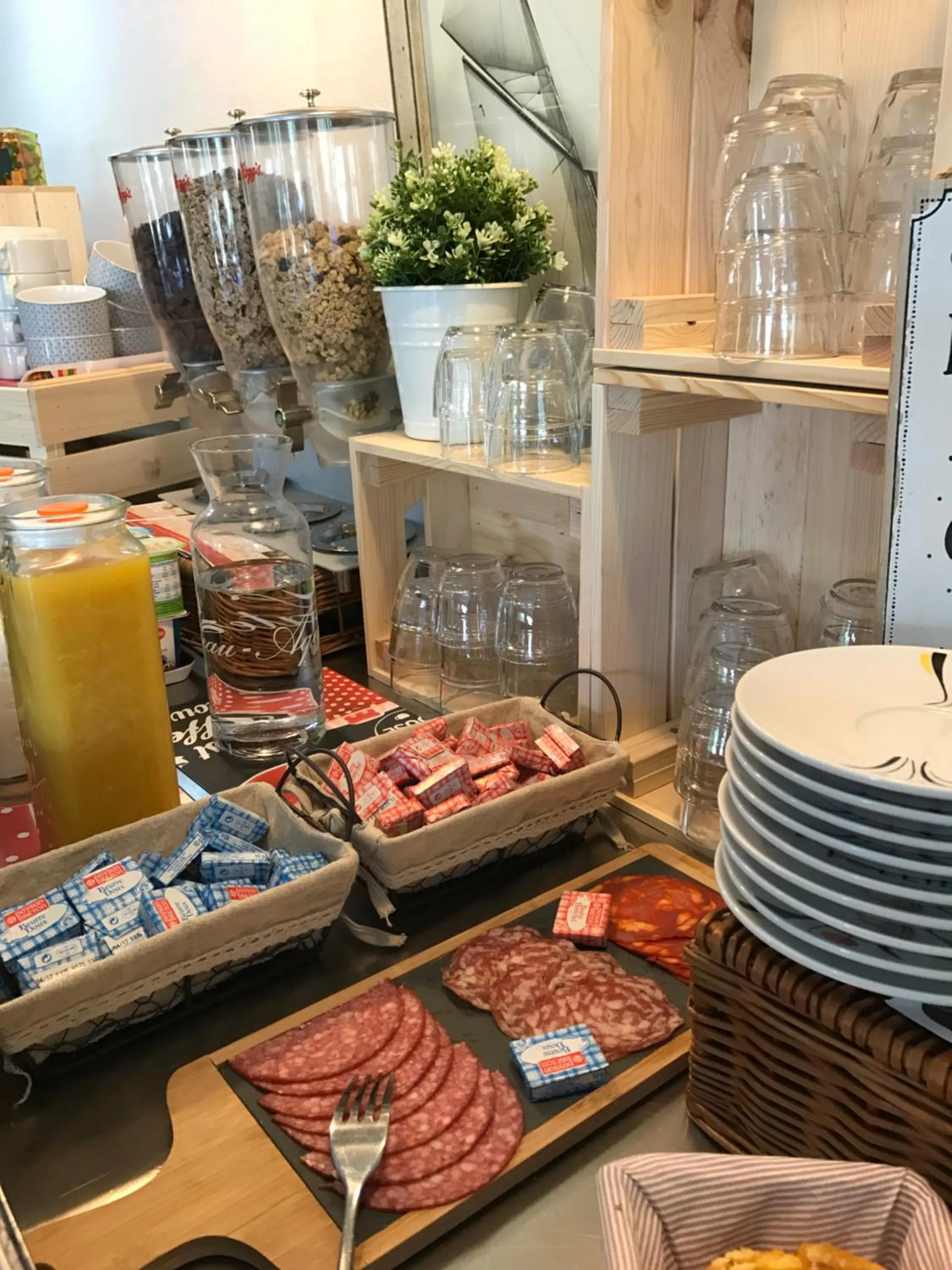 Food and drinks in Kyriad Direct Agen