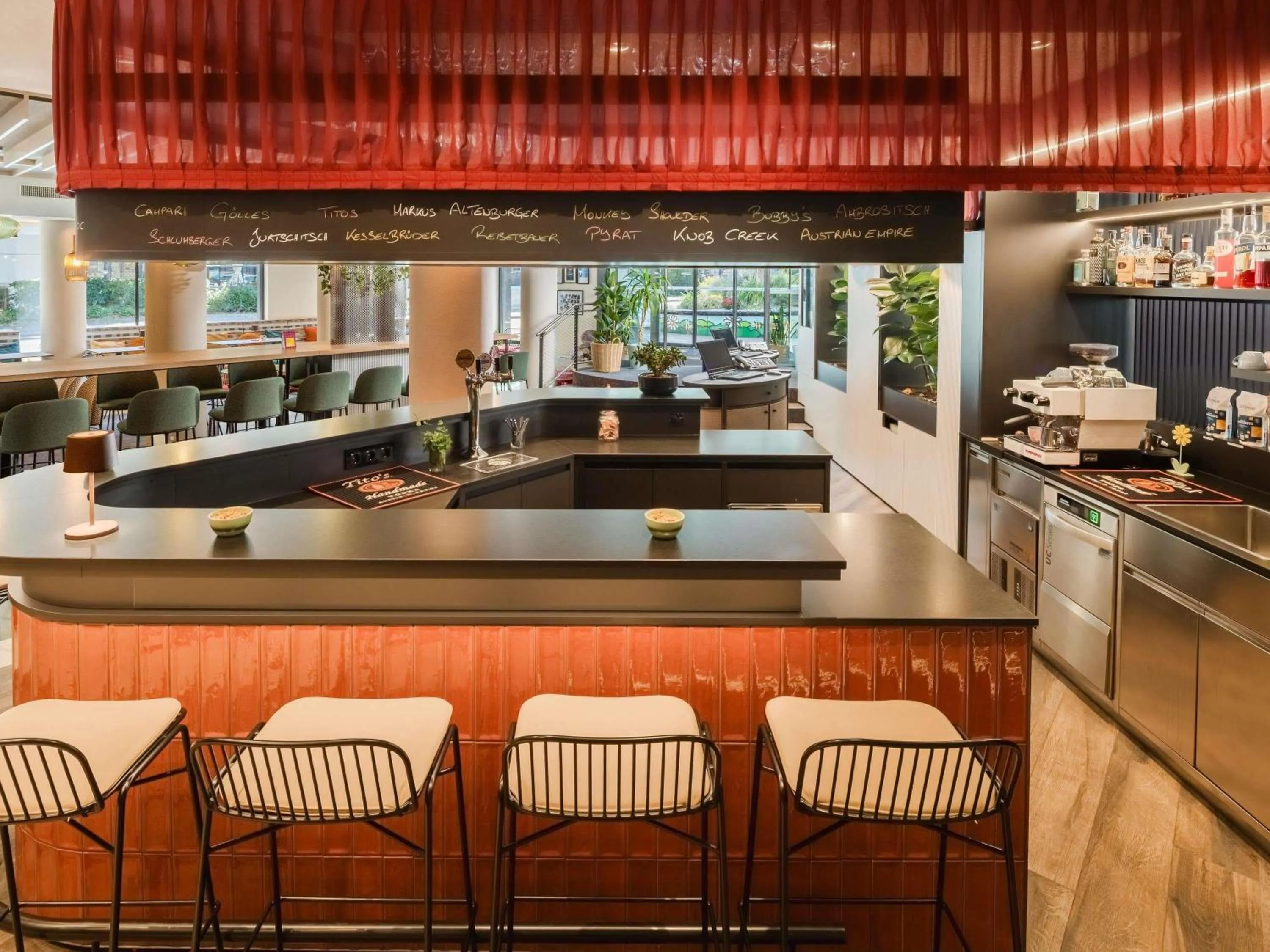 Lounge or bar in Ibis Styles Wien City