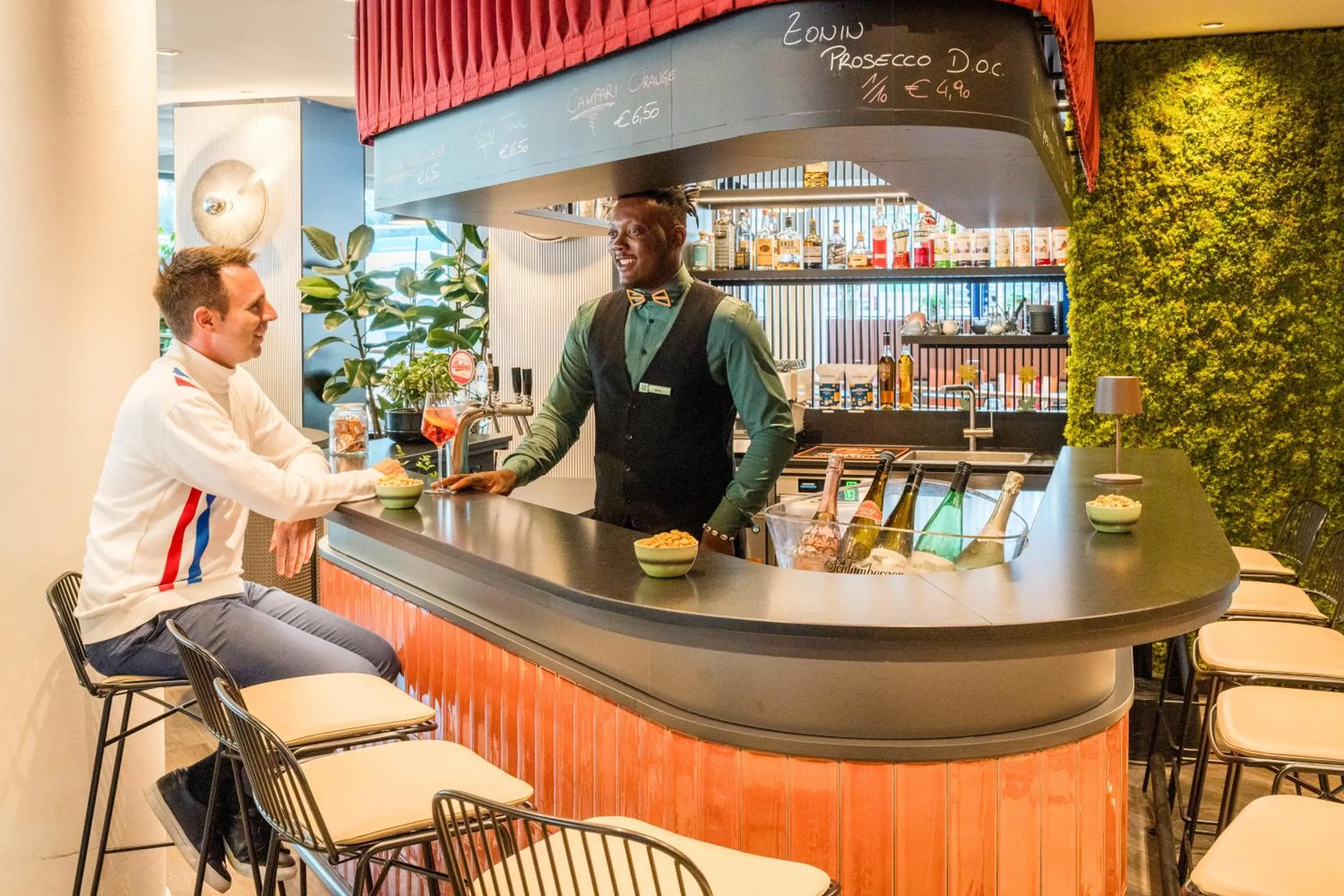 Lounge or bar in Ibis Styles Wien City