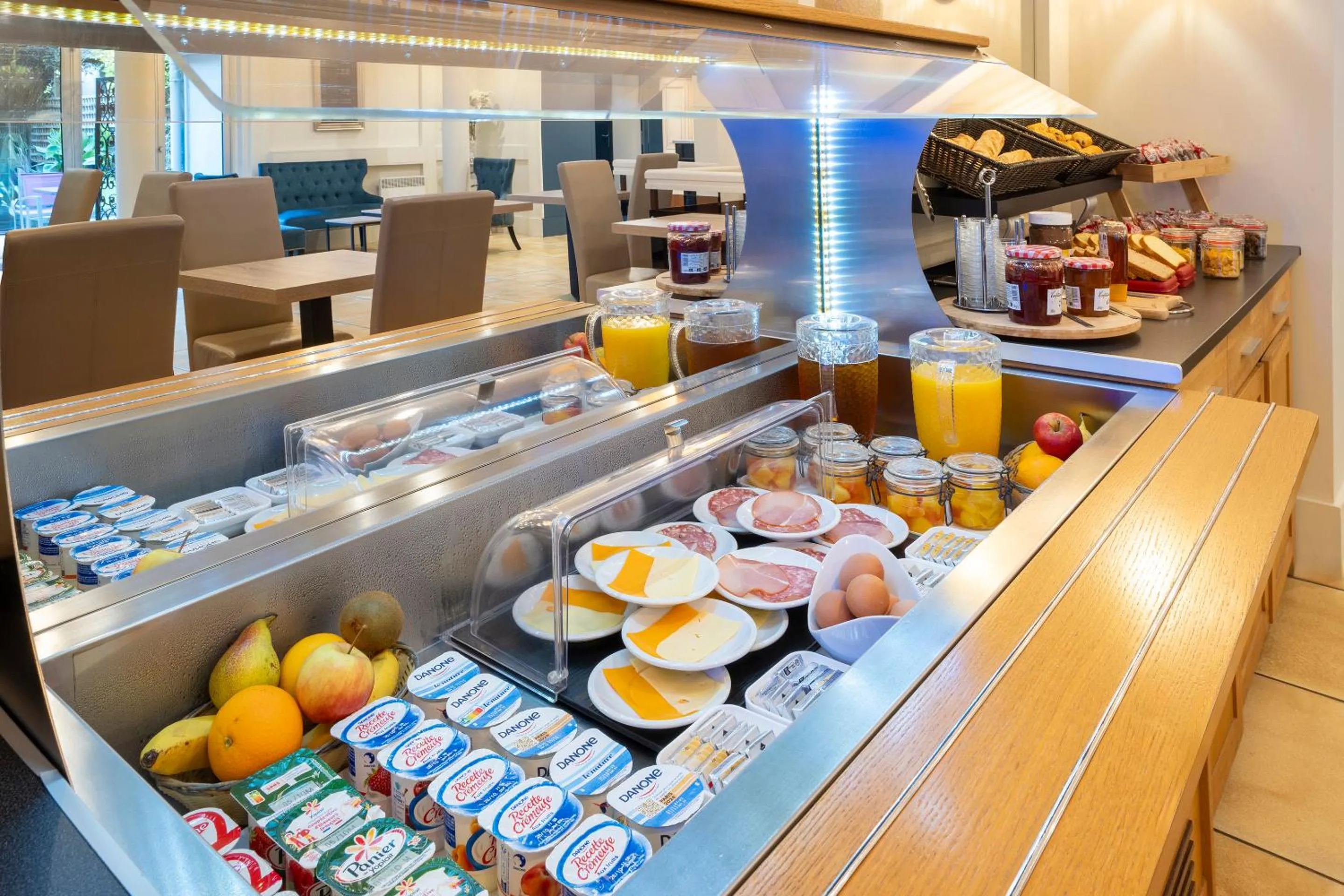 Kitchen or kitchenette in Sure Hotel by Best Western Angouleme