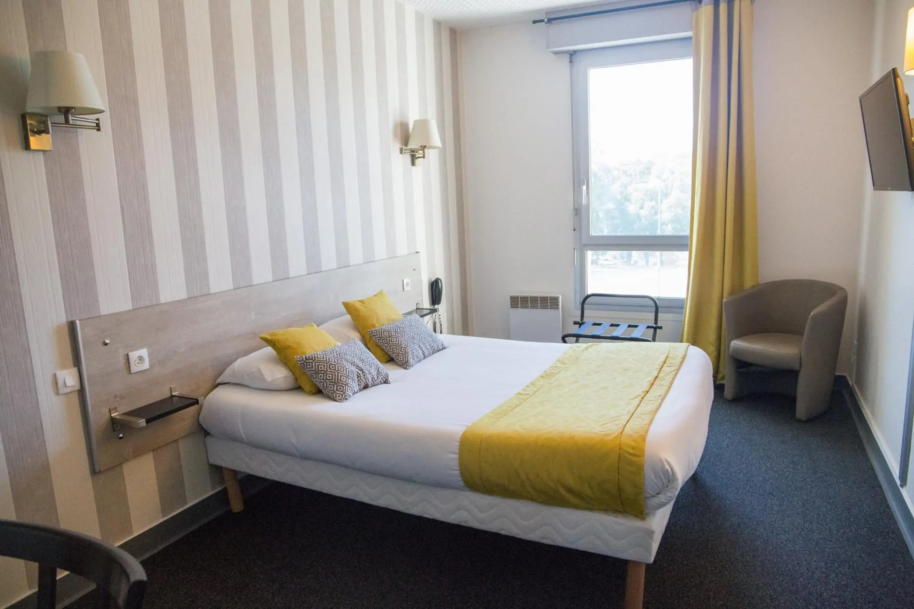 Bedroom, Bed in Sure Hotel by Best Western Angouleme Bedroom, Bed in Sure Hotel by Best Western Angouleme