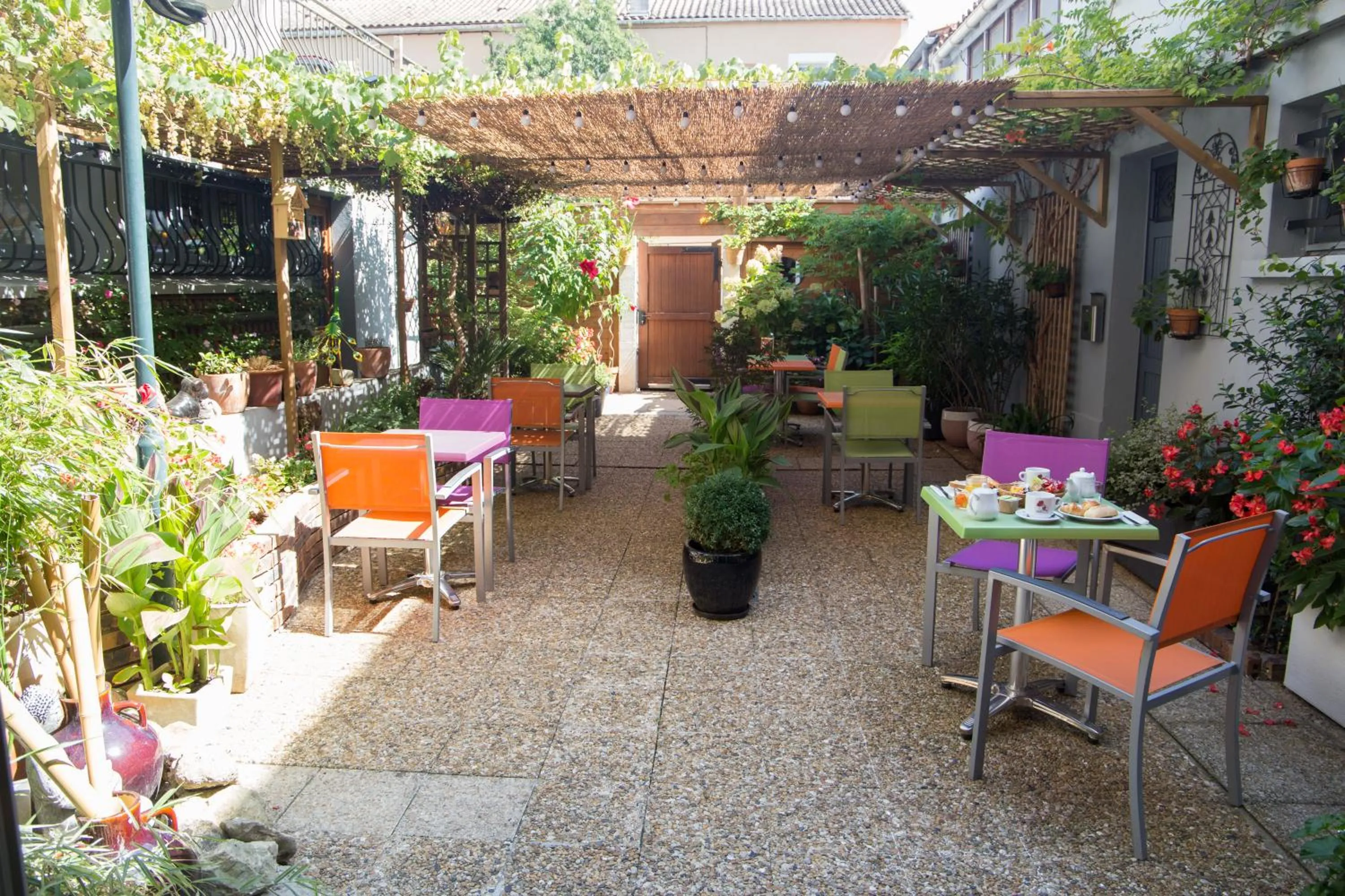 Balcony/Terrace, Restaurant/Places to Eat in Hôtel Saint Antoine