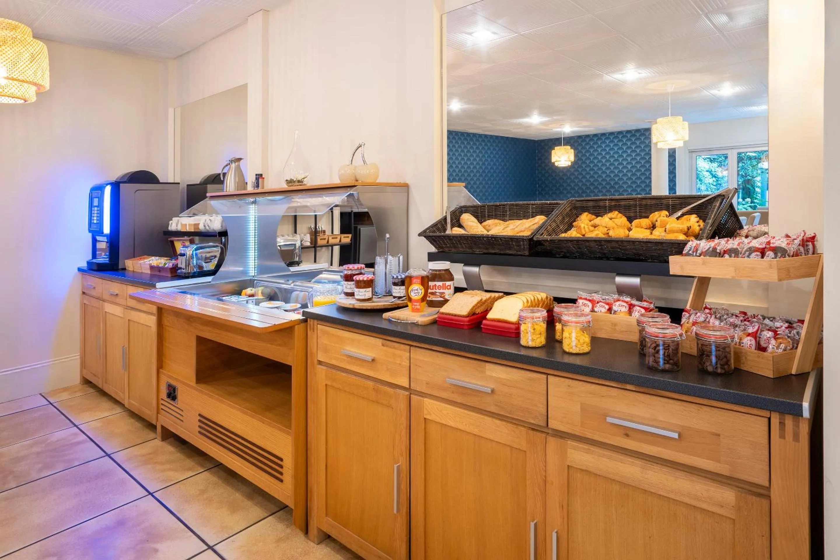 Coffee/tea facilities in Sure Hotel by Best Western Angouleme