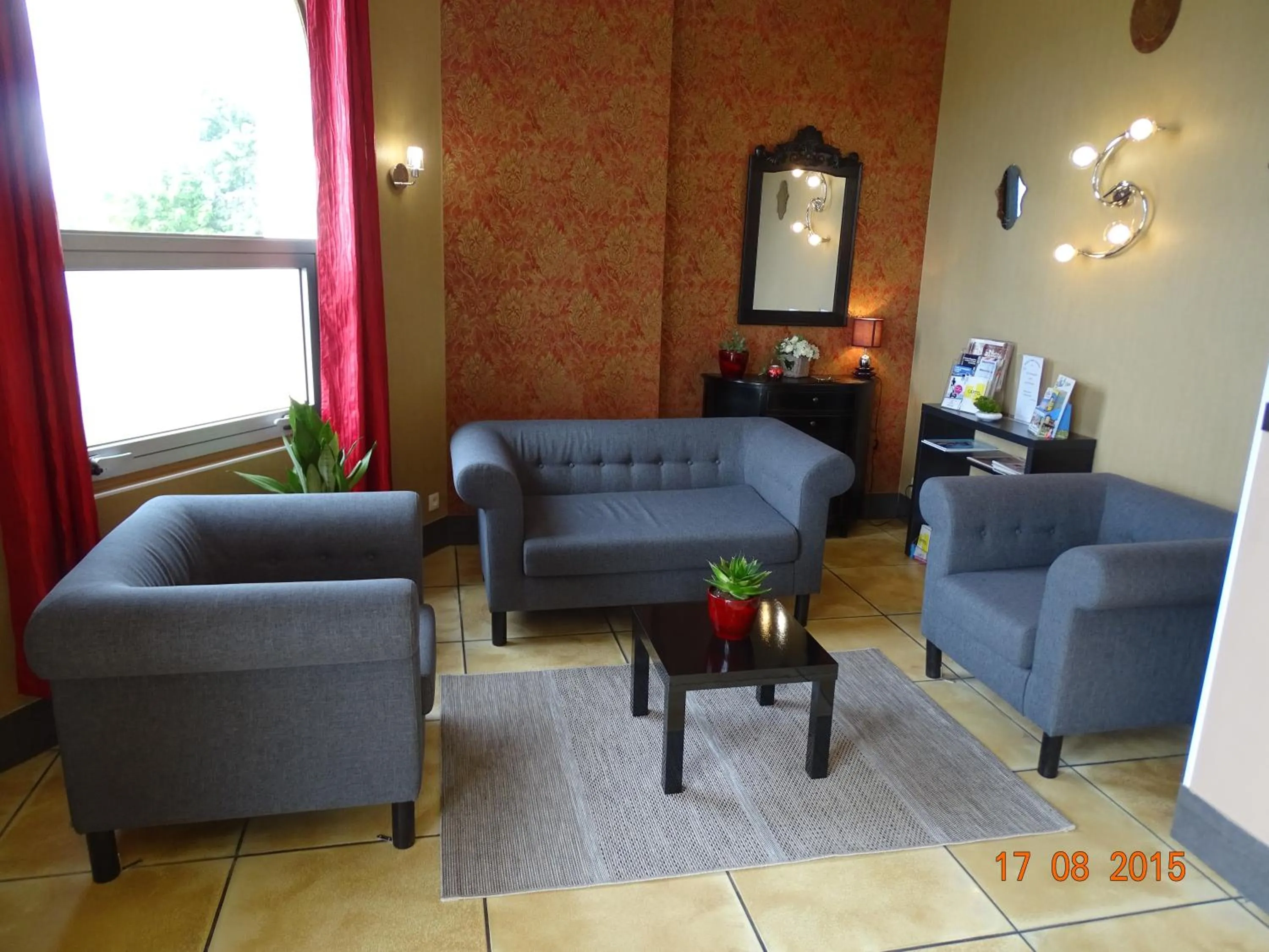 Lounge or bar, Seating Area in Hôtel Saint Antoine