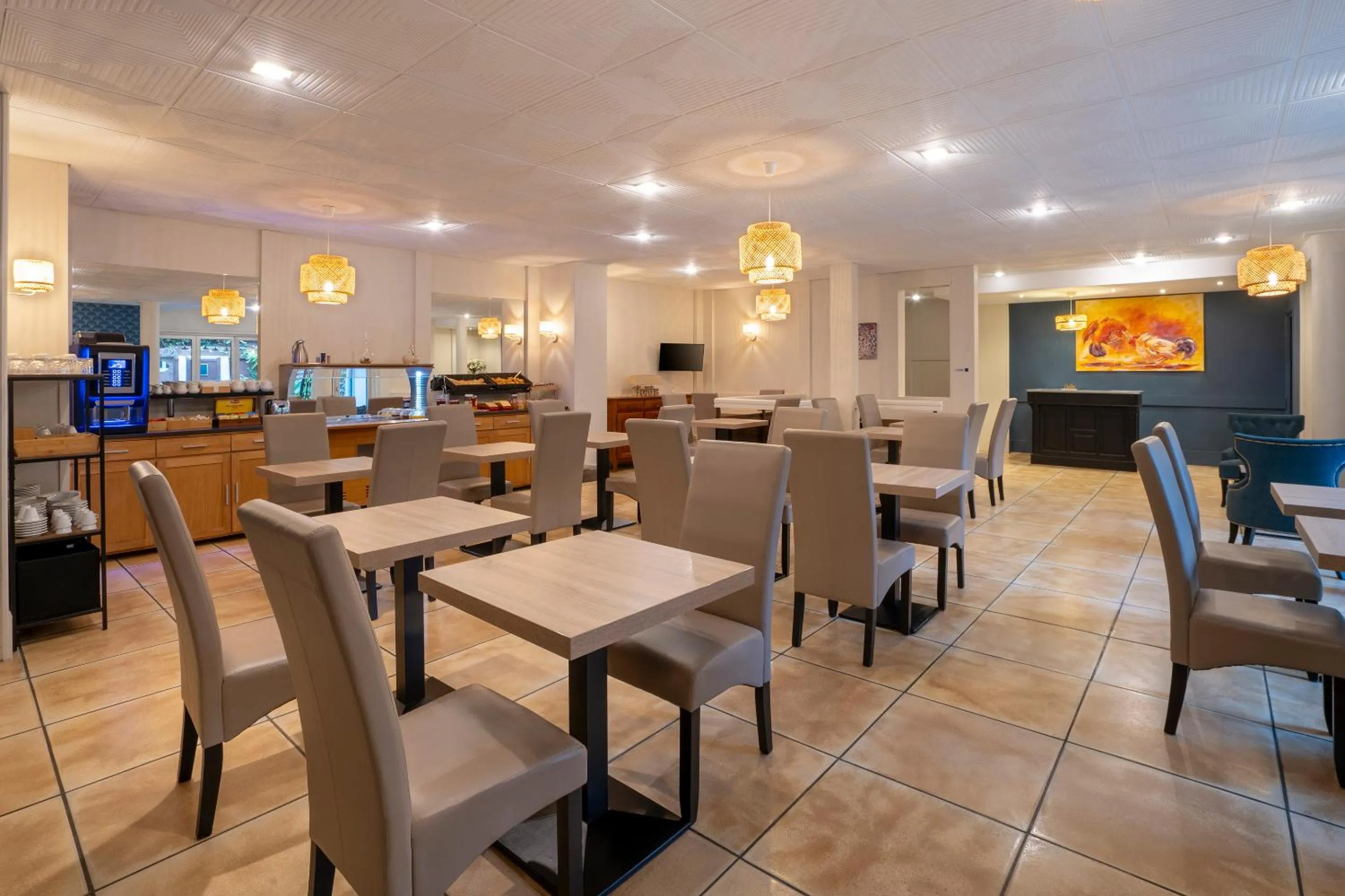 Restaurant/places to eat in Sure Hotel by Best Western Angouleme