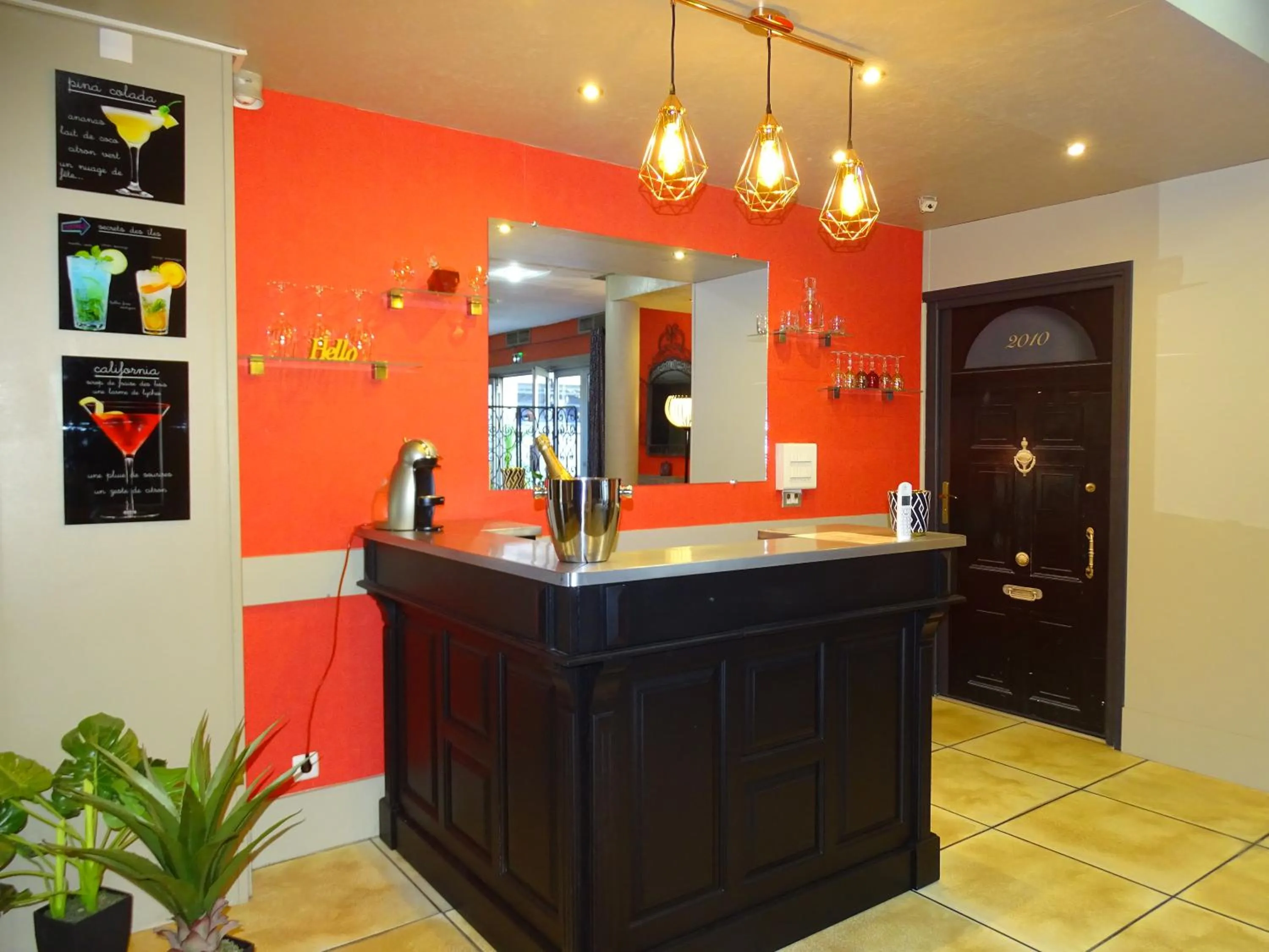 Lounge or bar, Lobby/Reception in Hôtel Saint Antoine