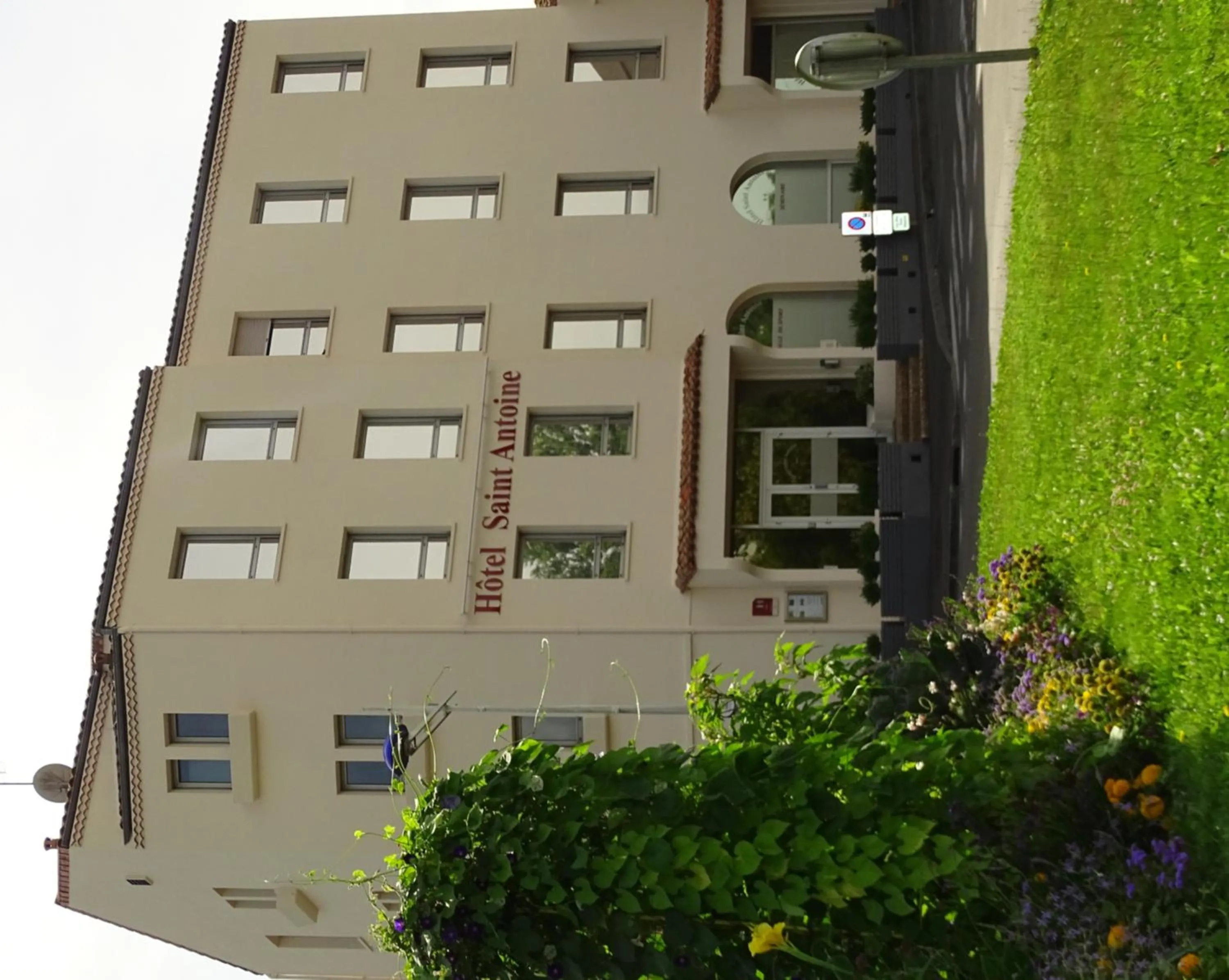 Facade/entrance, Property Building in Hôtel Saint Antoine