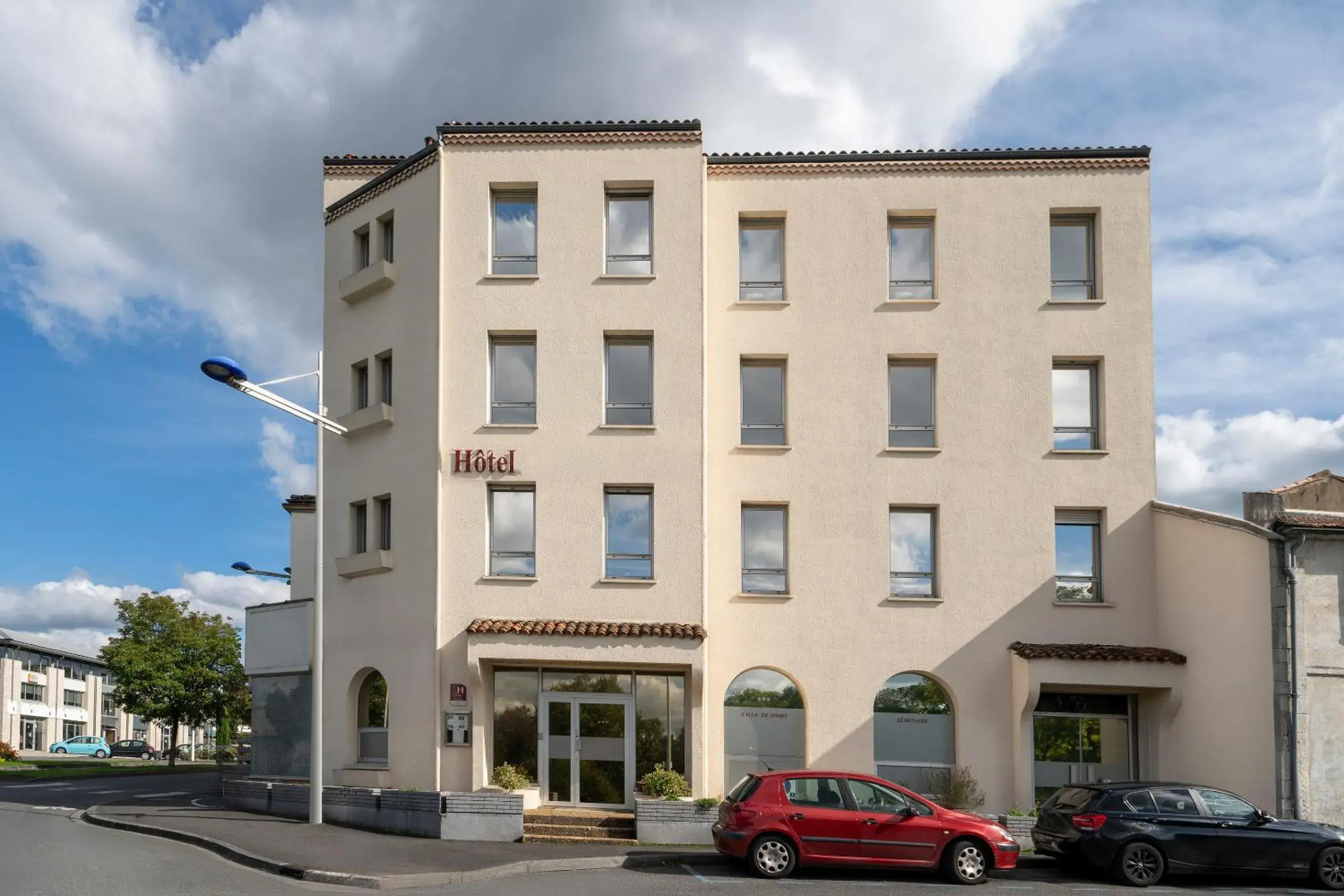 Property building in Sure Hotel by Best Western Angouleme Property building in Sure Hotel by Best Western Angouleme