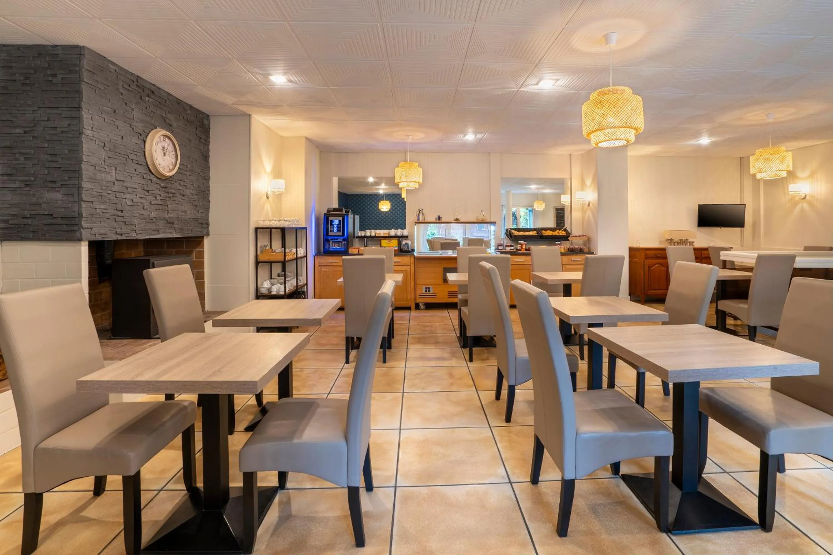 Restaurant/places to eat in Sure Hotel by Best Western Angouleme