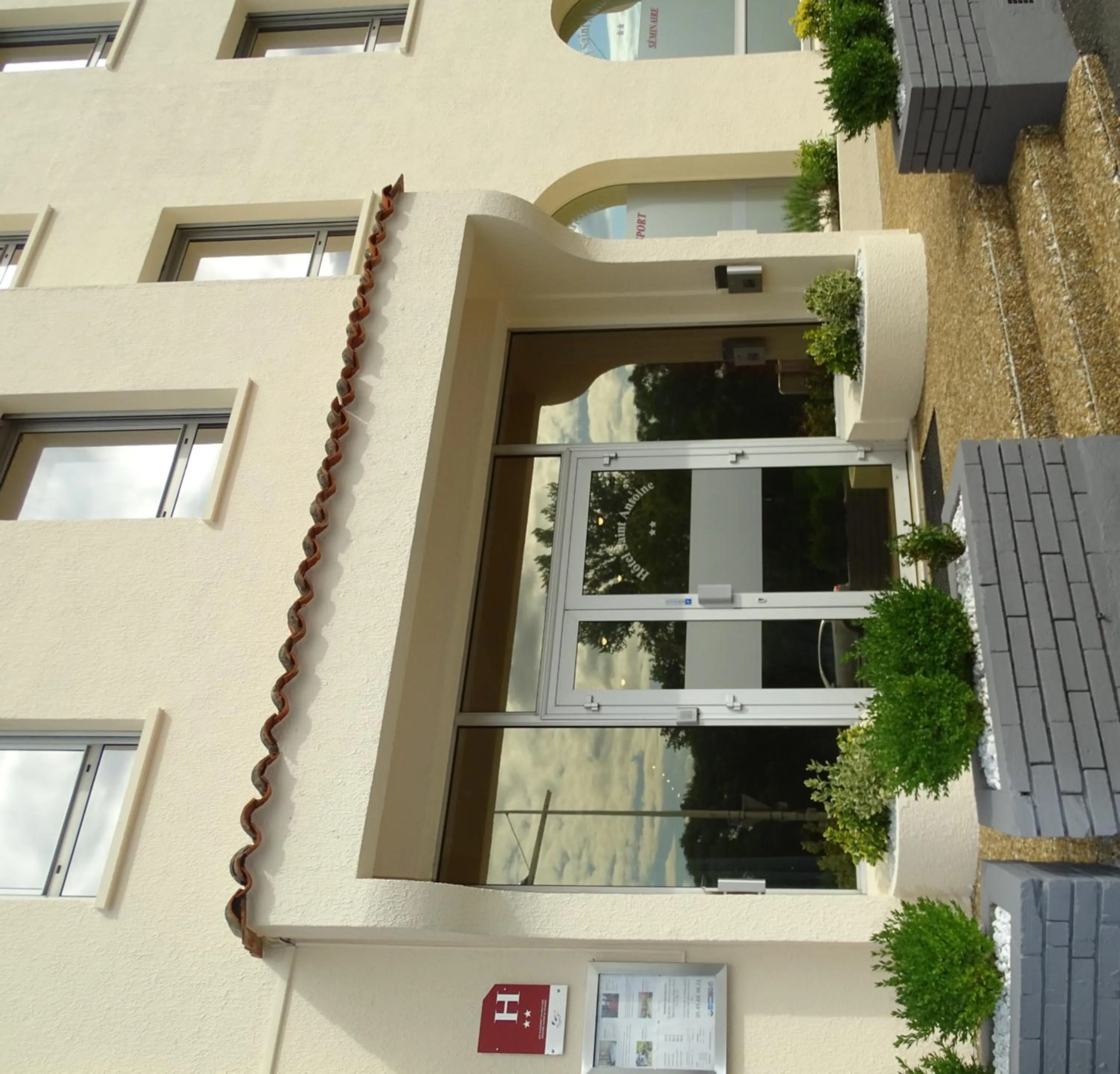 Facade/entrance in Sure Hotel by Best Western Angouleme