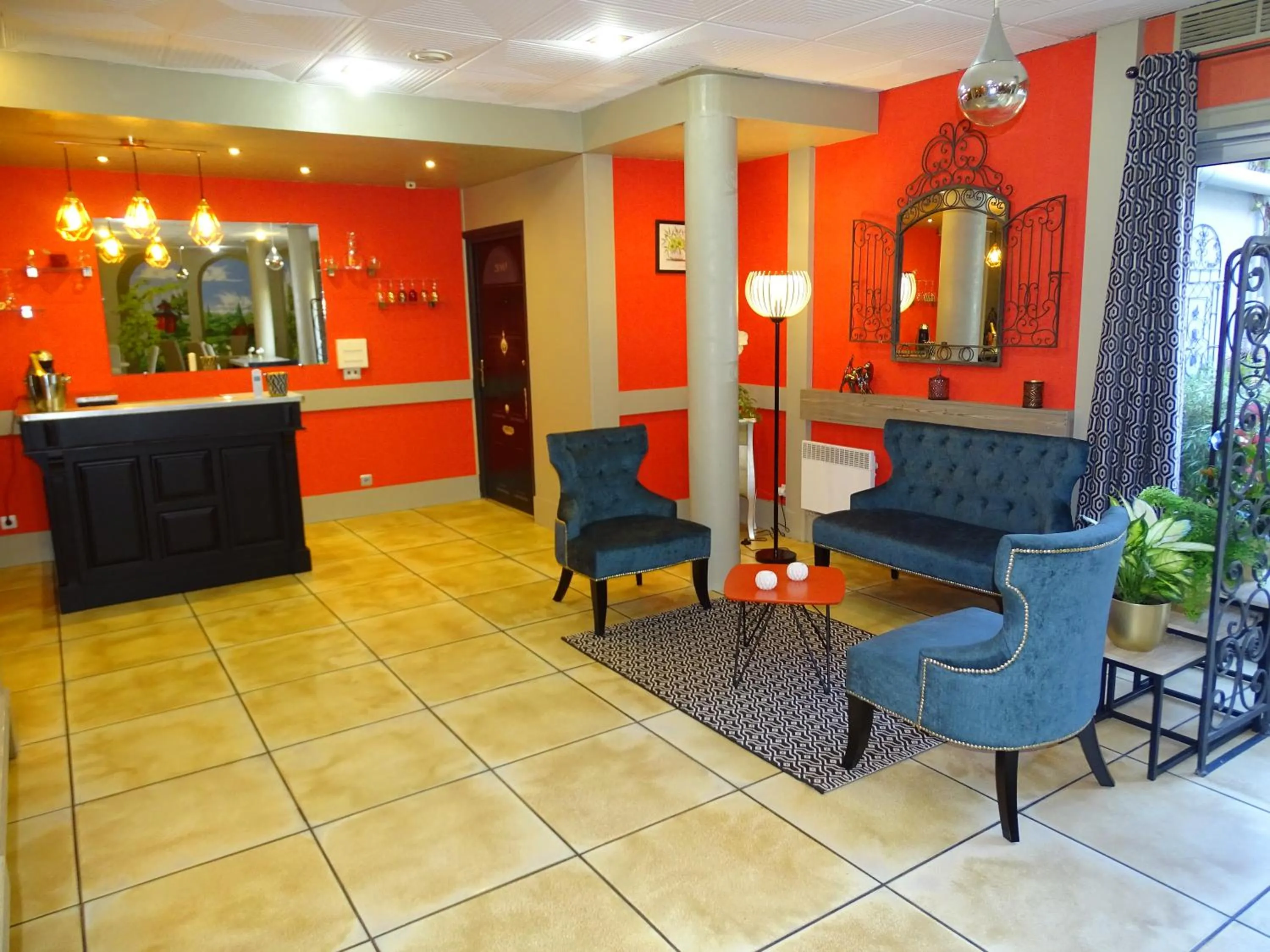Lounge or bar, Lobby/Reception in Hôtel Saint Antoine