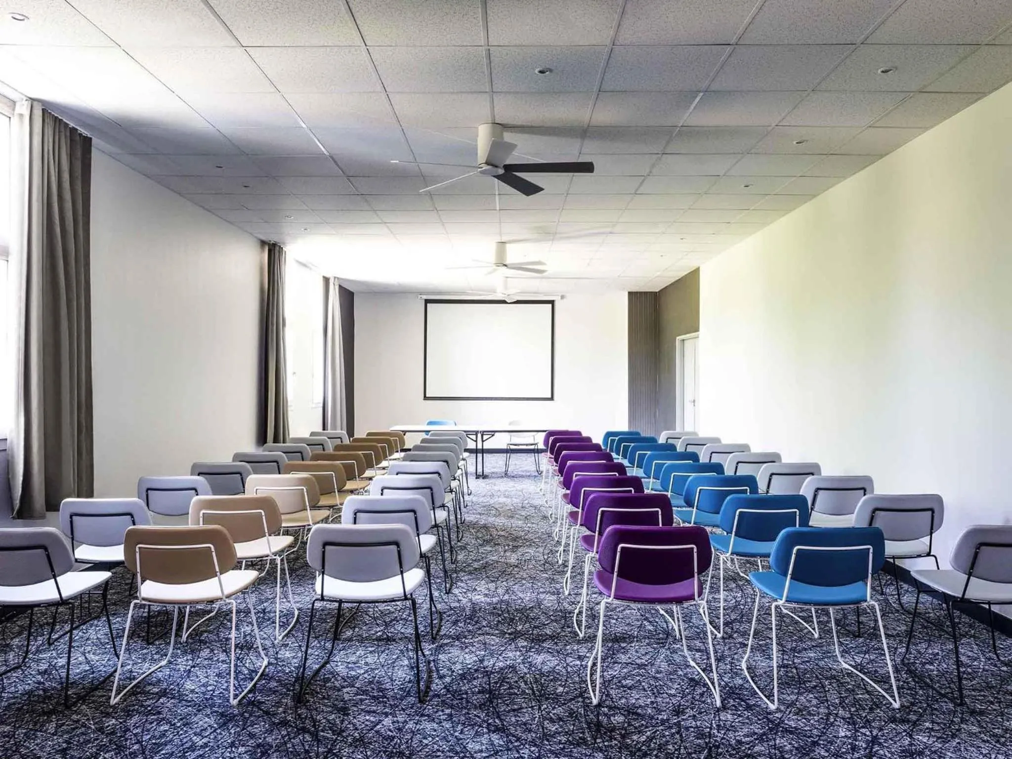 Meeting/conference room in ibis Styles Antony Paris Sud