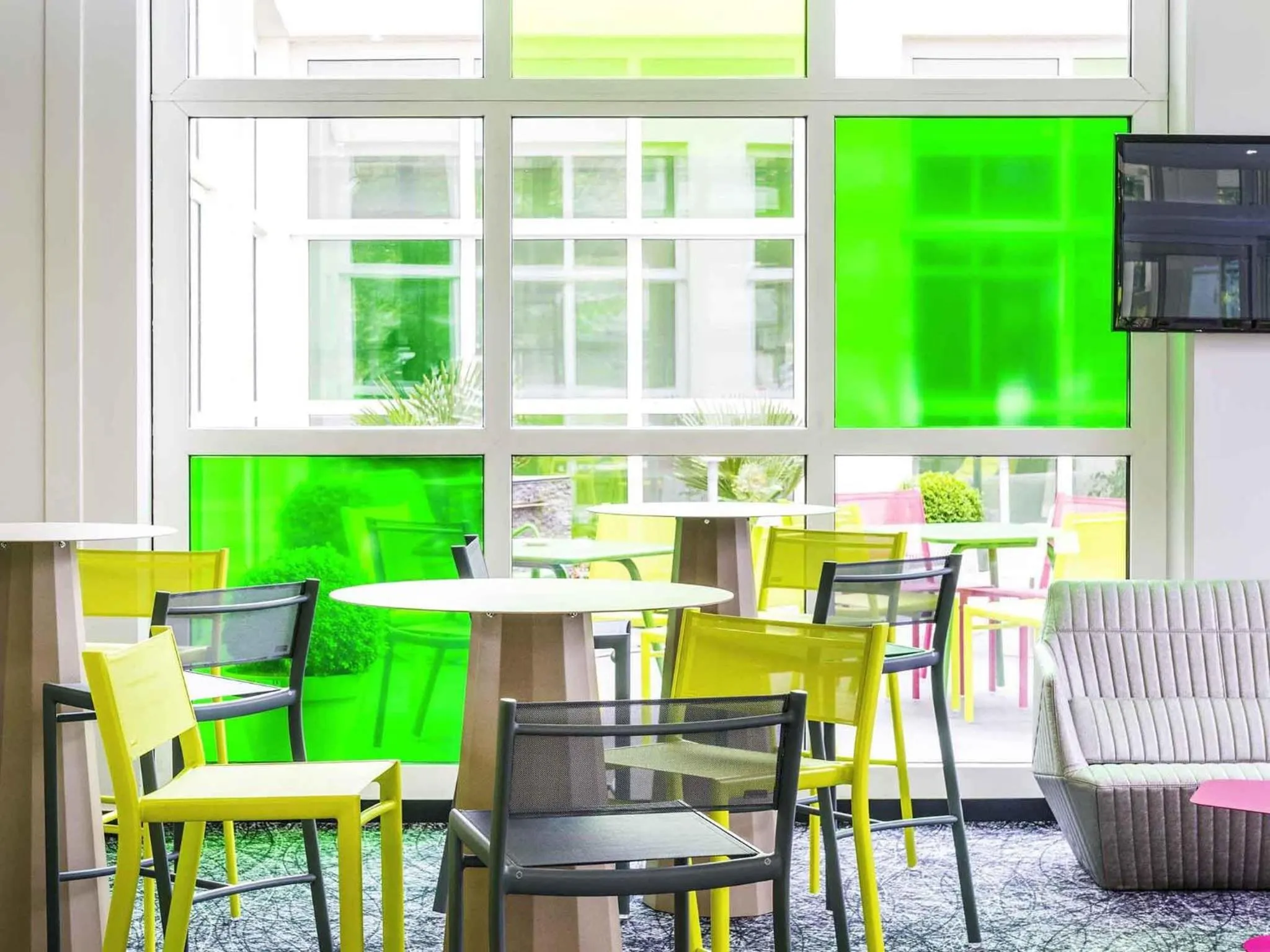 Lounge or bar in ibis Styles Antony Paris Sud