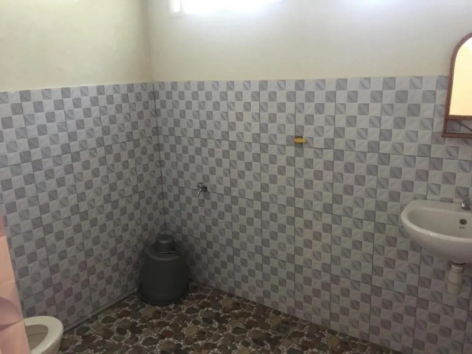 Shower in Sahnan Guest House