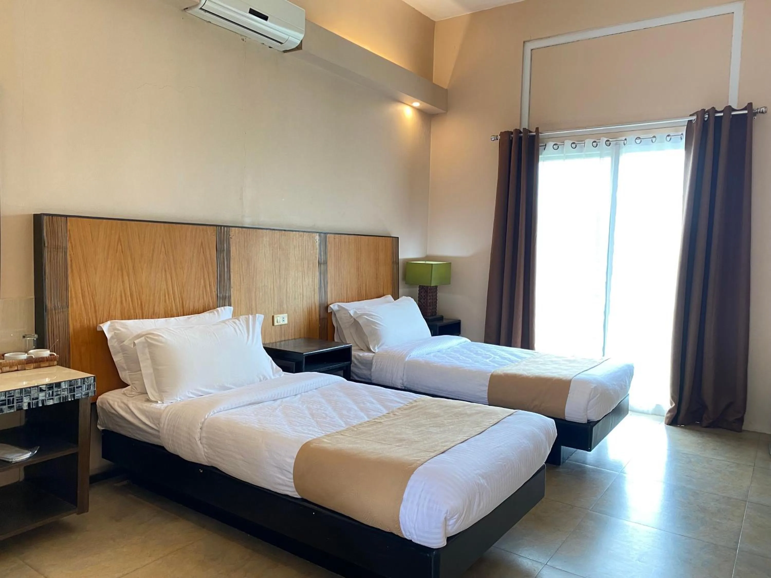 Photo of the whole room, Bed in The Park - Silang