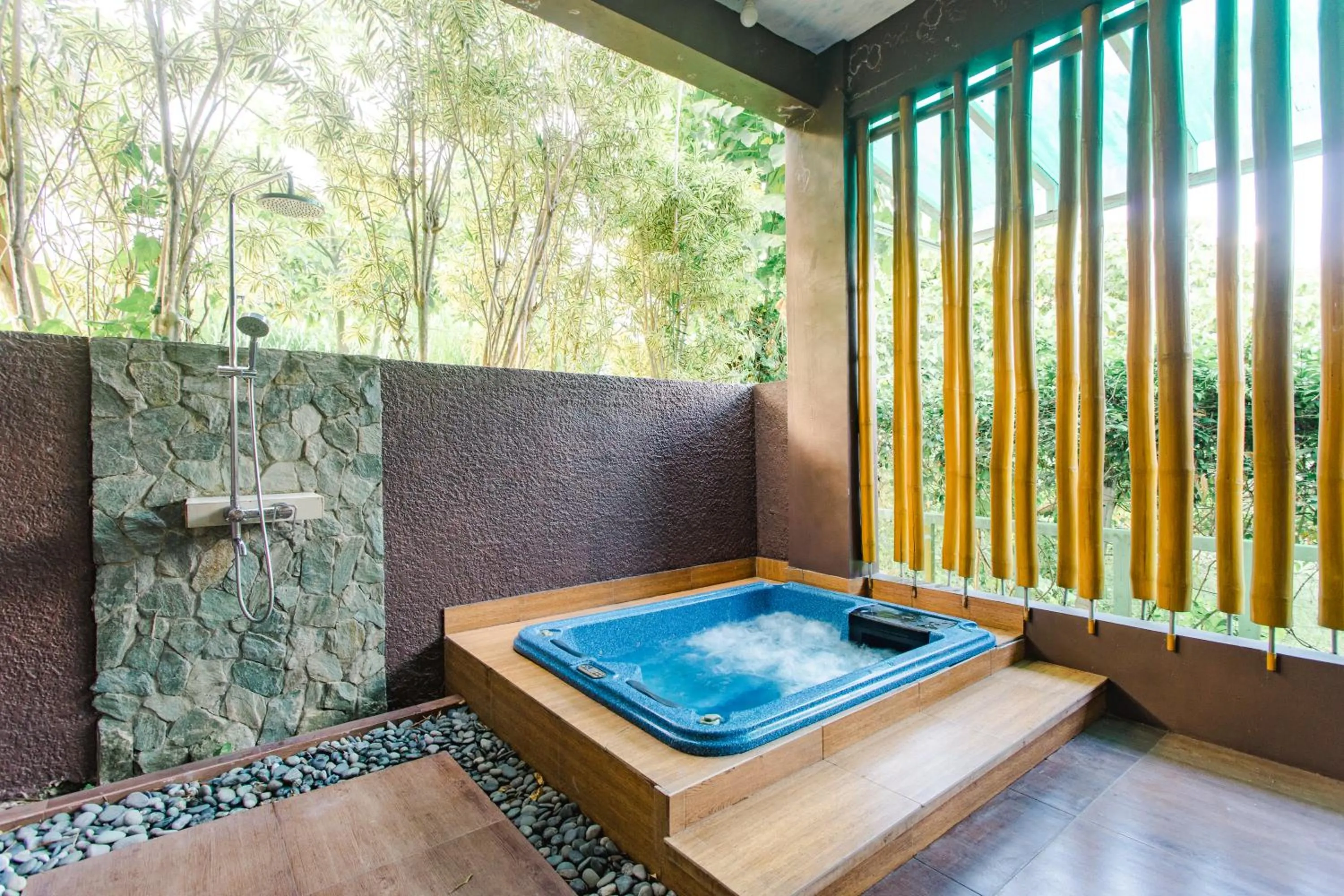 Hot Tub in The Park - Silang