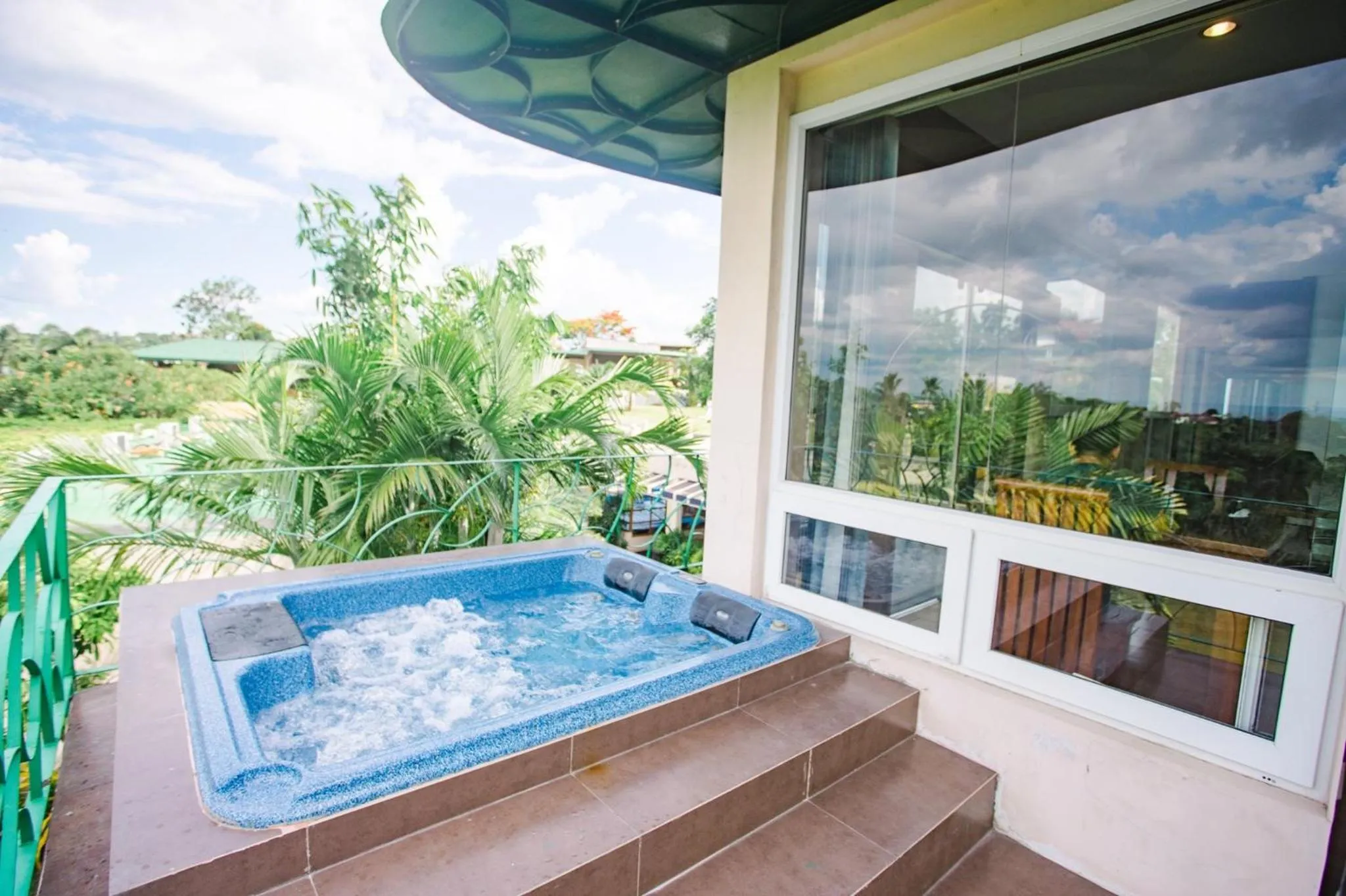 Hot Tub in The Park - Silang