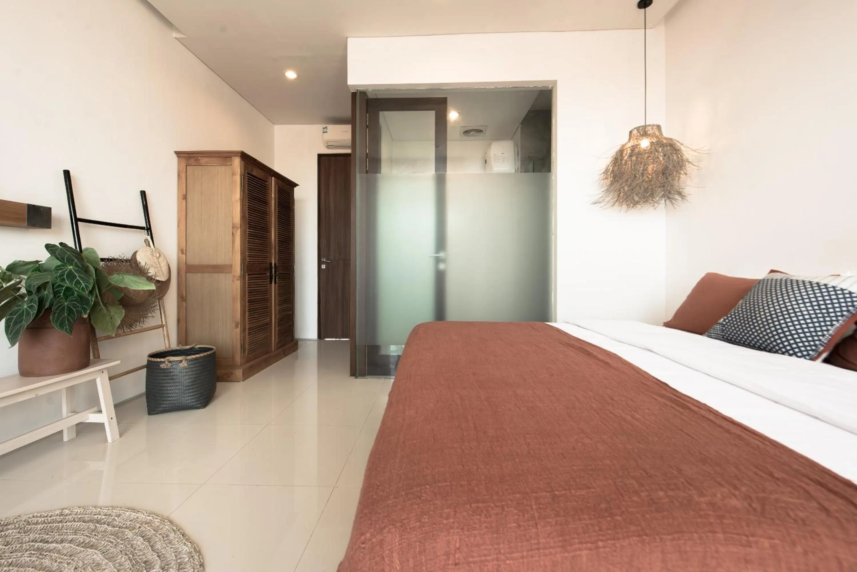 Bedroom, Bed in Pelangi 148 Beach Suites